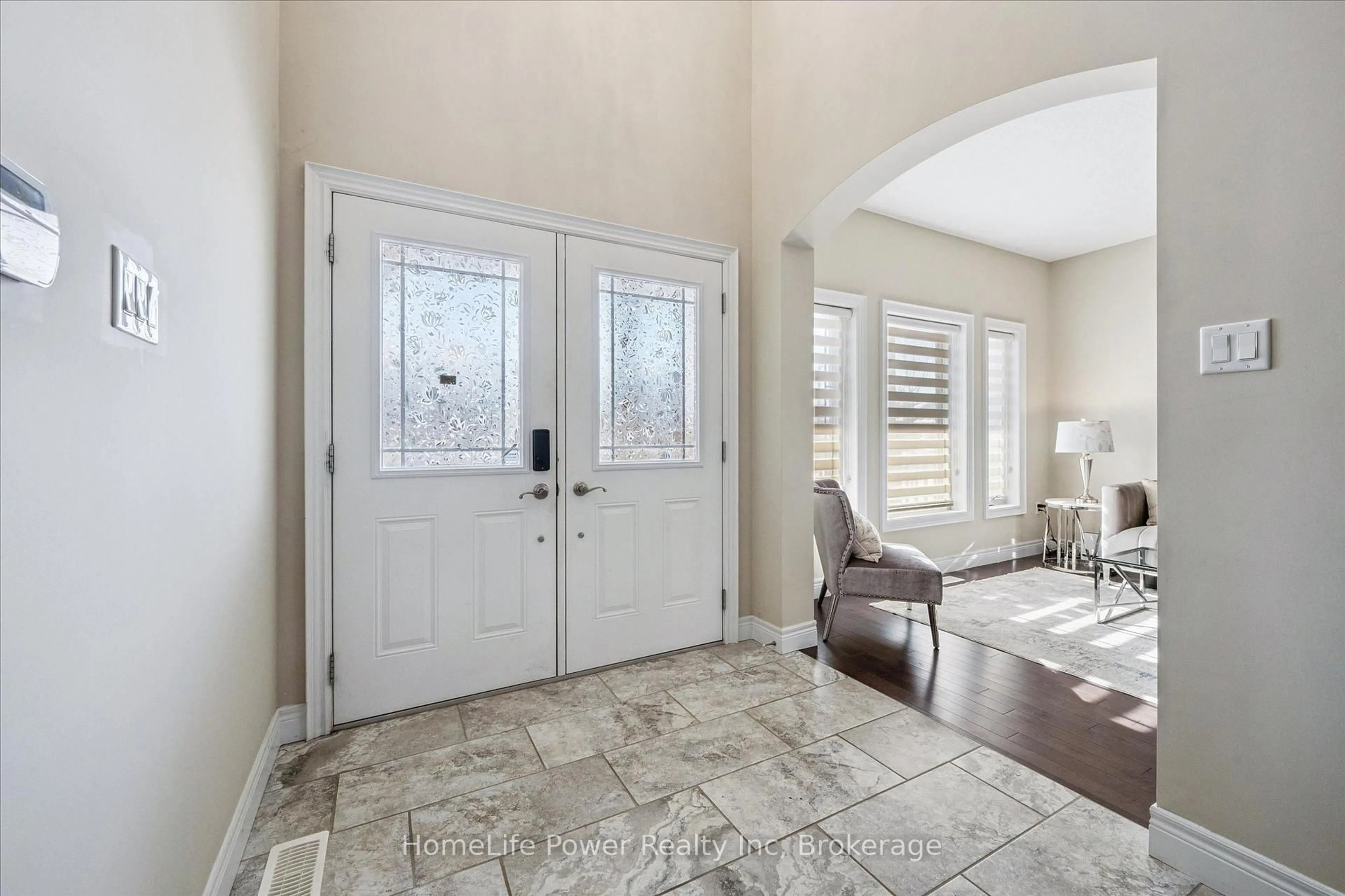Indoor entryway for 35 Westra Dr, Guelph Ontario N1K 0B4