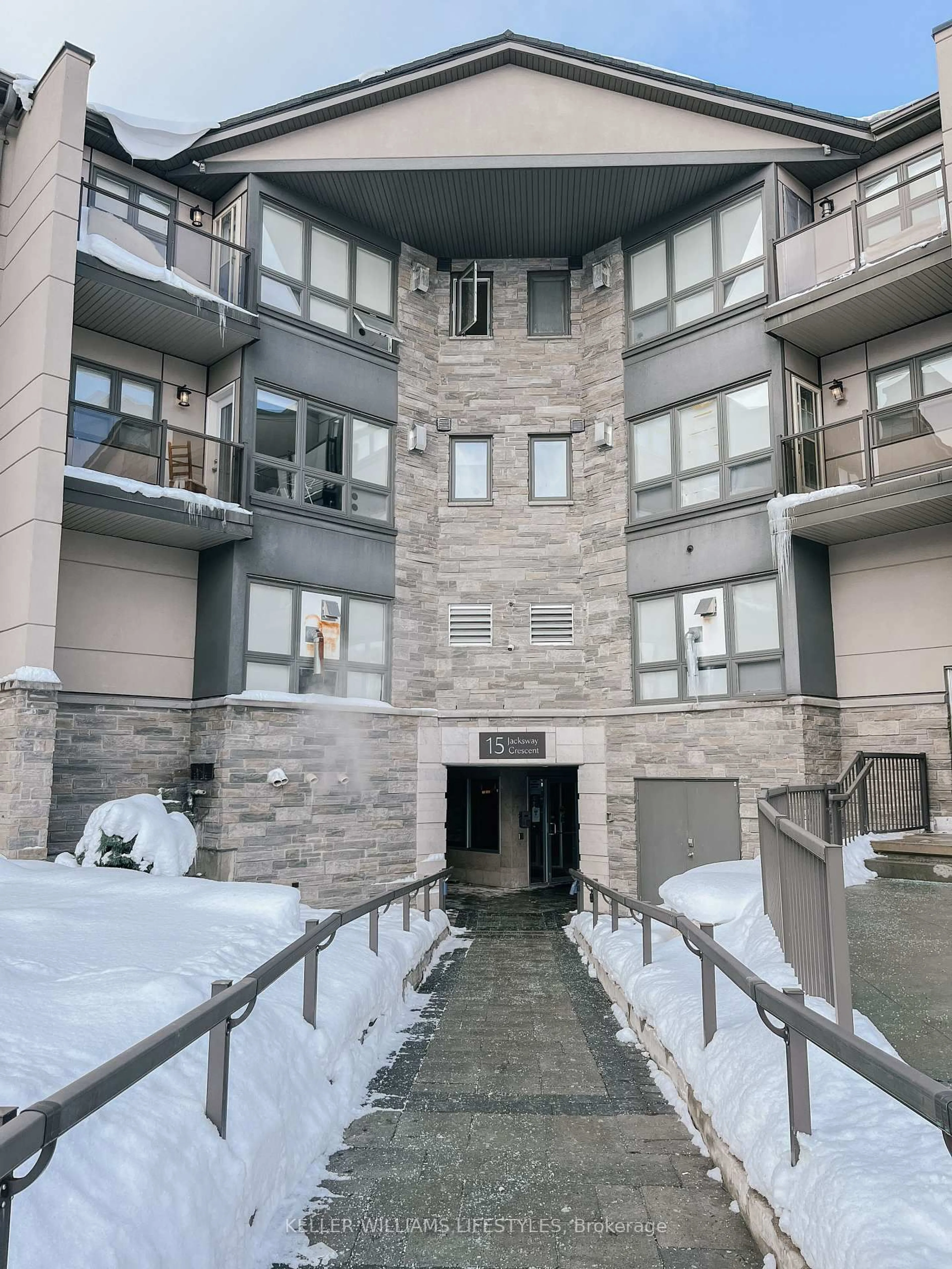 Indoor foyer for 15 Jacksway Cres #320, London North Ontario N5X 3T5