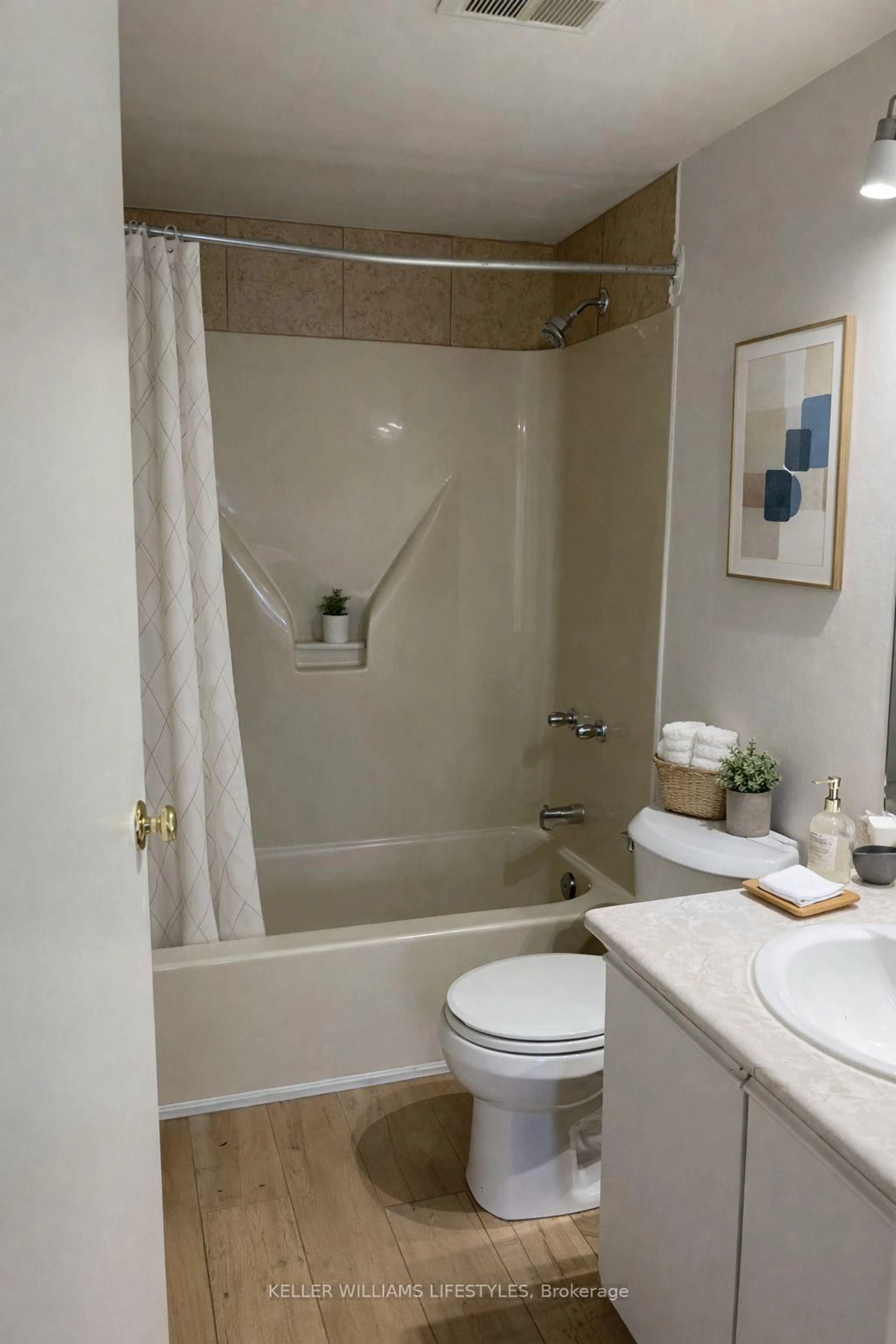 Standard bathroom, unknown for 15 Jacksway Cres #320, London North Ontario N5X 3T5