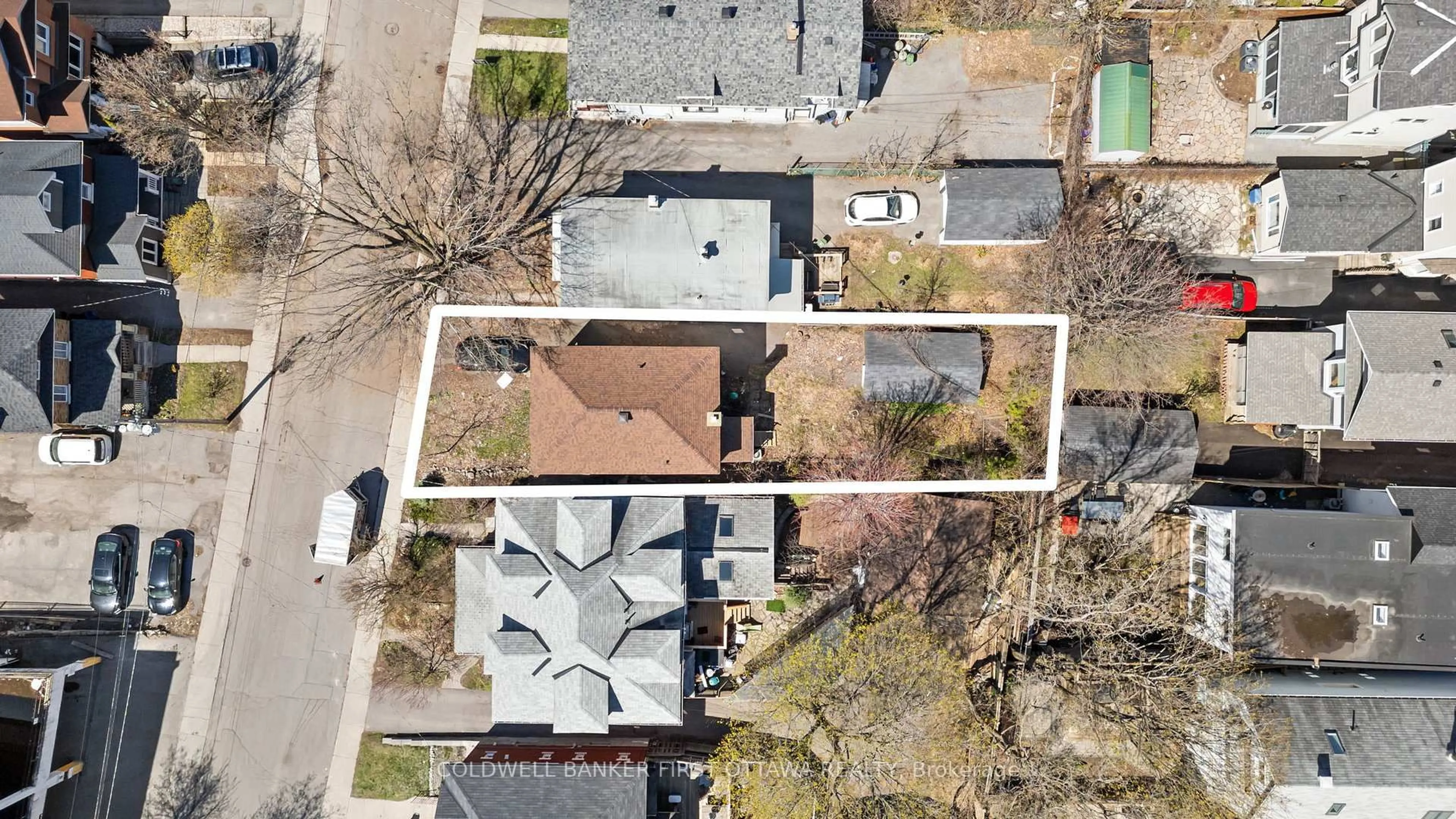 A pic from outside/outdoor area/front of a property/back of a property/a pic from drone, street for 57 Muriel St, Ottawa Ontario K1S 4C9