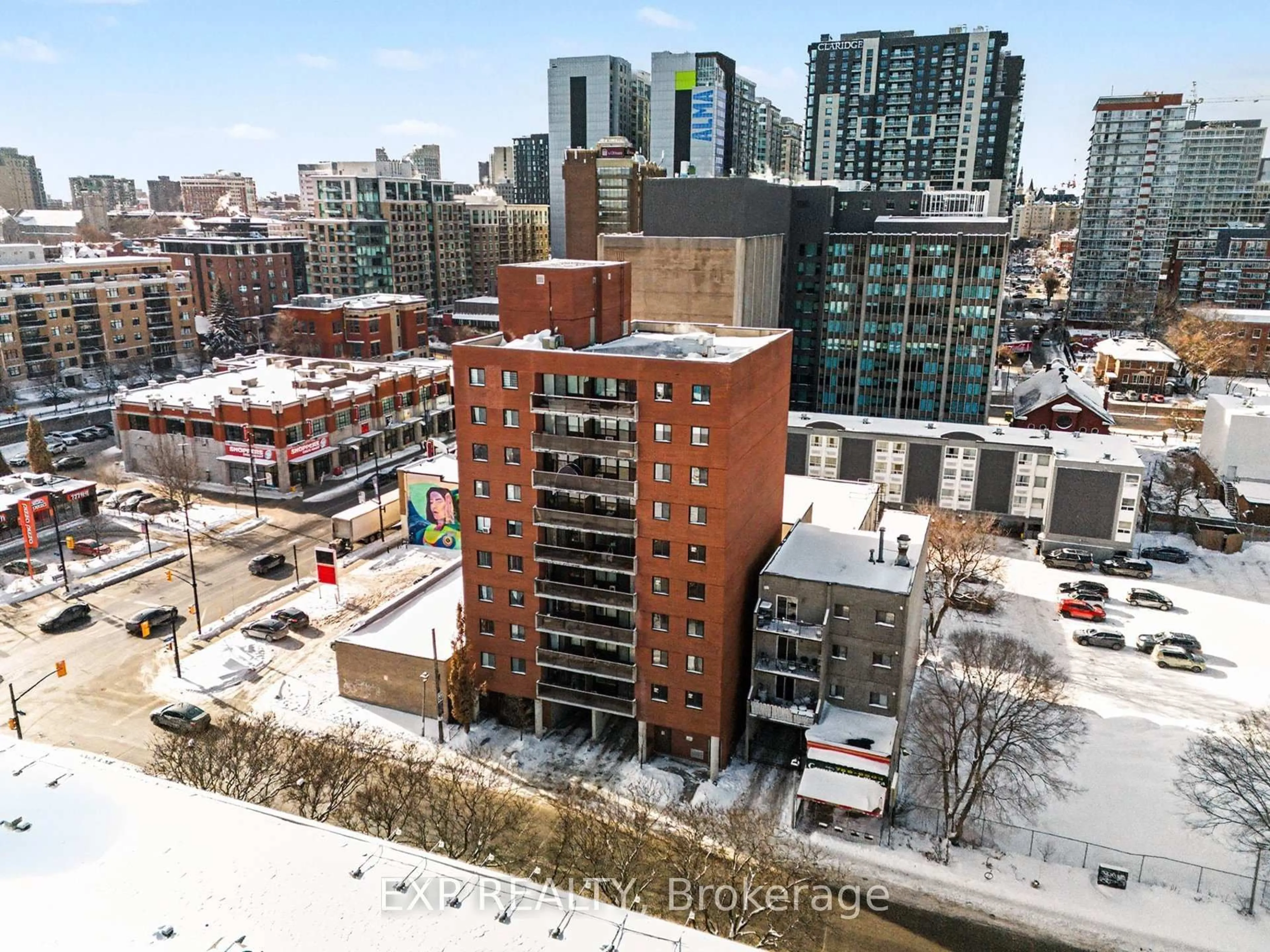 A pic from outside/outdoor area/front of a property/back of a property/a pic from drone, city buildings view from balcony for 154 Nelson St #801, Ottawa Ontario K1N 7R5