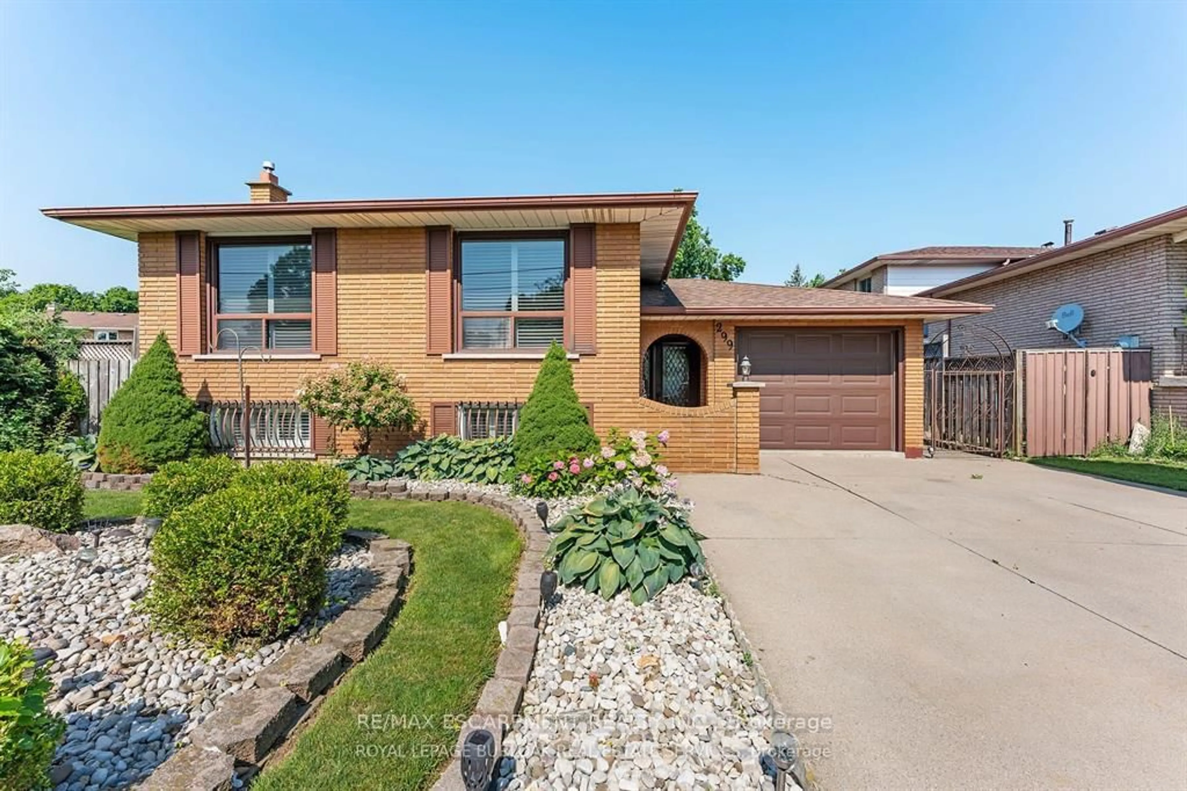 Home with brick exterior material, street for 299 EASTDALE Blvd, Hamilton Ontario L8E 3W9