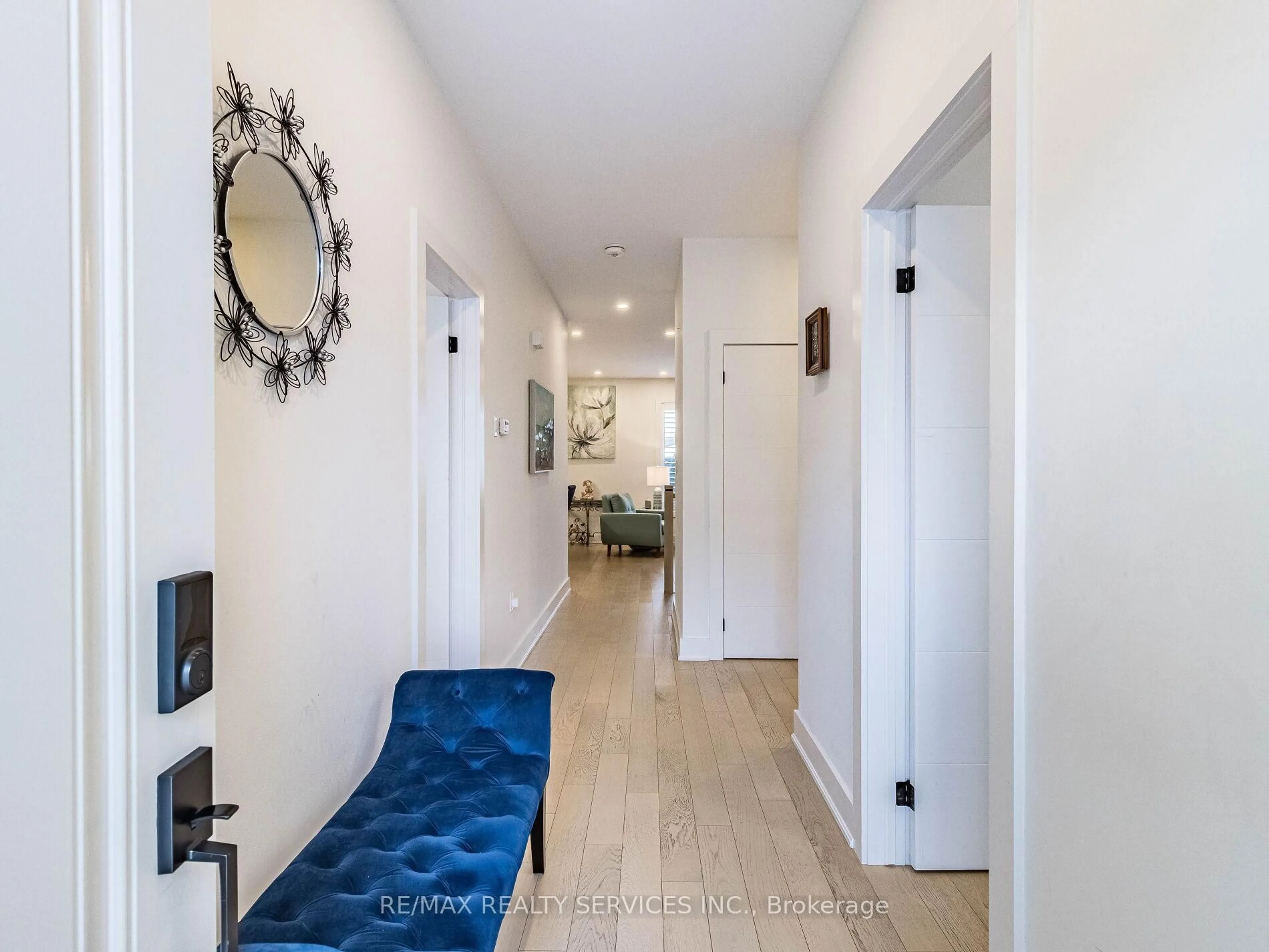 Indoor entryway for 18 Princeton Common St, St. Catharines Ontario L2N 0B7