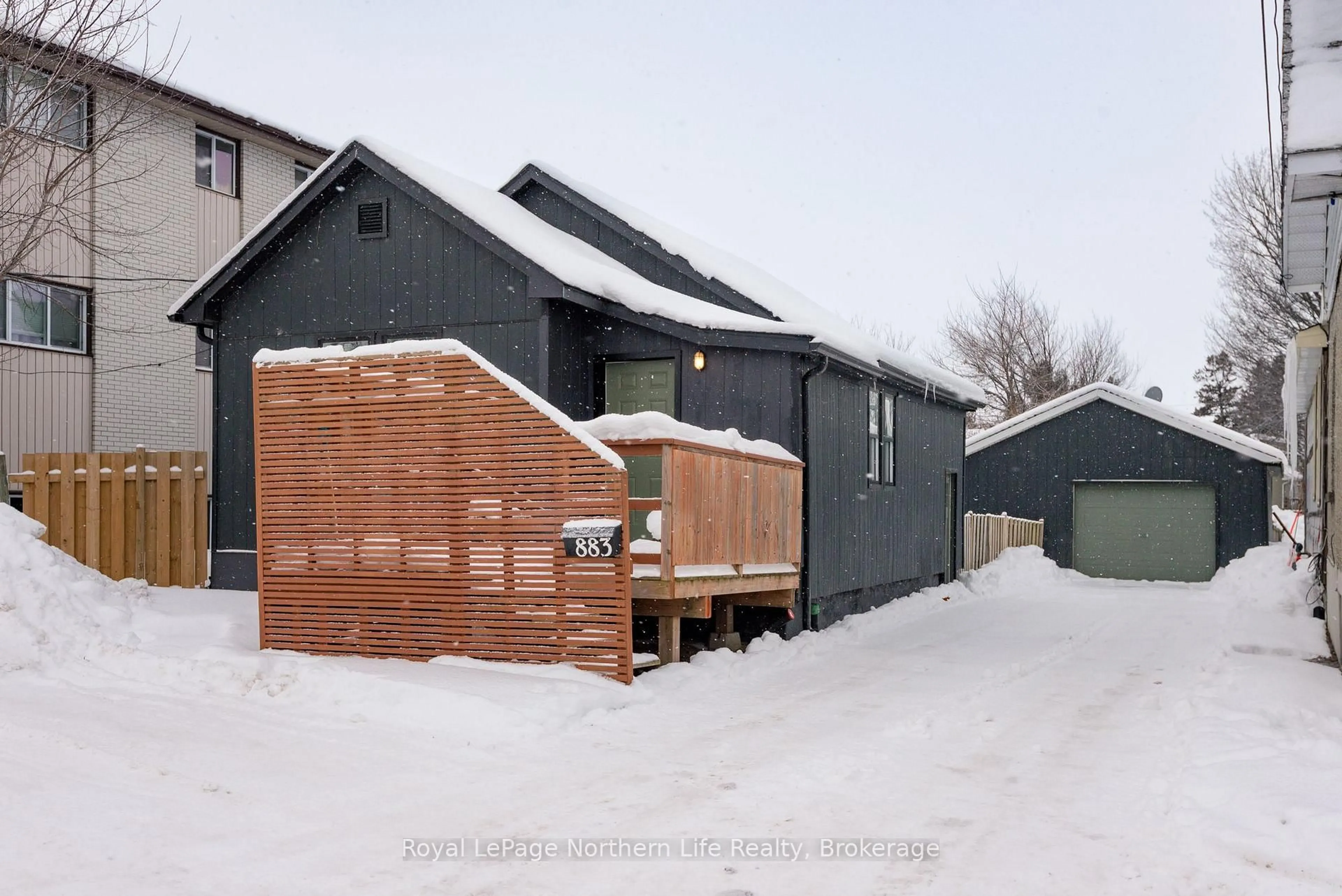 Unknown for 883 Memorial Dr, North Bay Ontario P1A 1X9