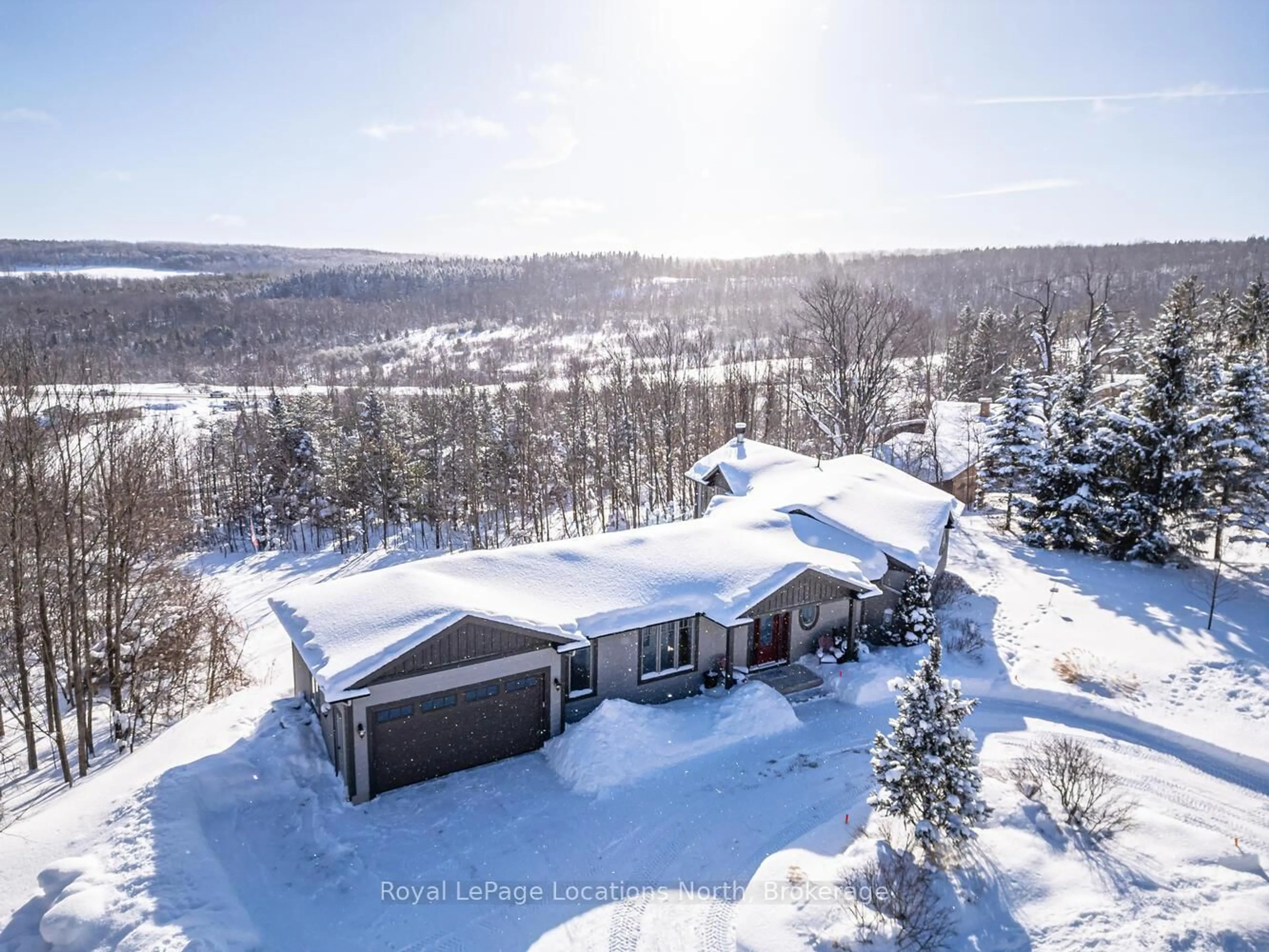 A pic from outside/outdoor area/front of a property/back of a property/a pic from drone, unknown for 109 KIONONTIO Tr, Blue Mountains Ontario L9Y 0R6