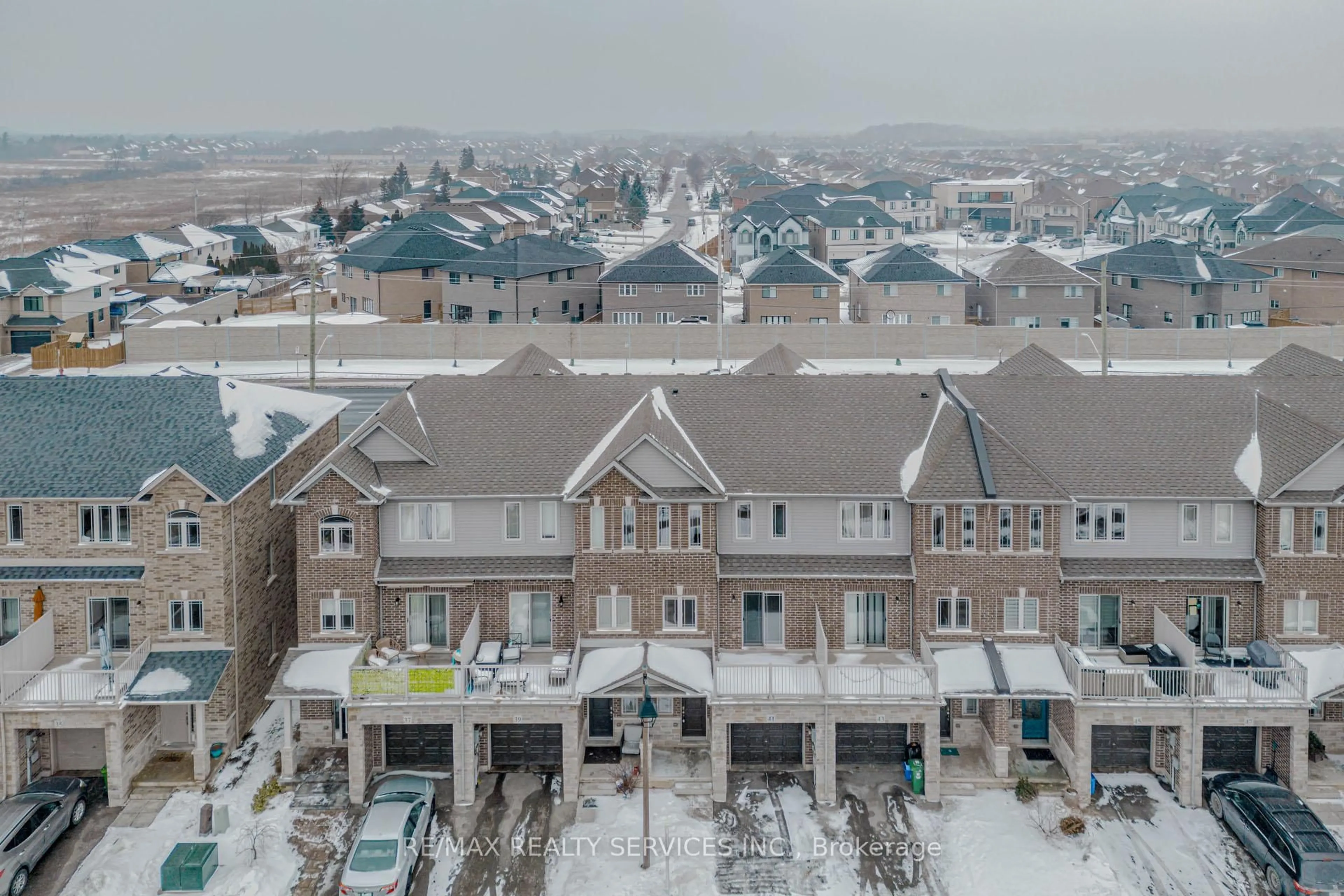 A pic from outside/outdoor area/front of a property/back of a property/a pic from drone, unknown for 41 Crossings Way, Hamilton Ontario L0R 1P0