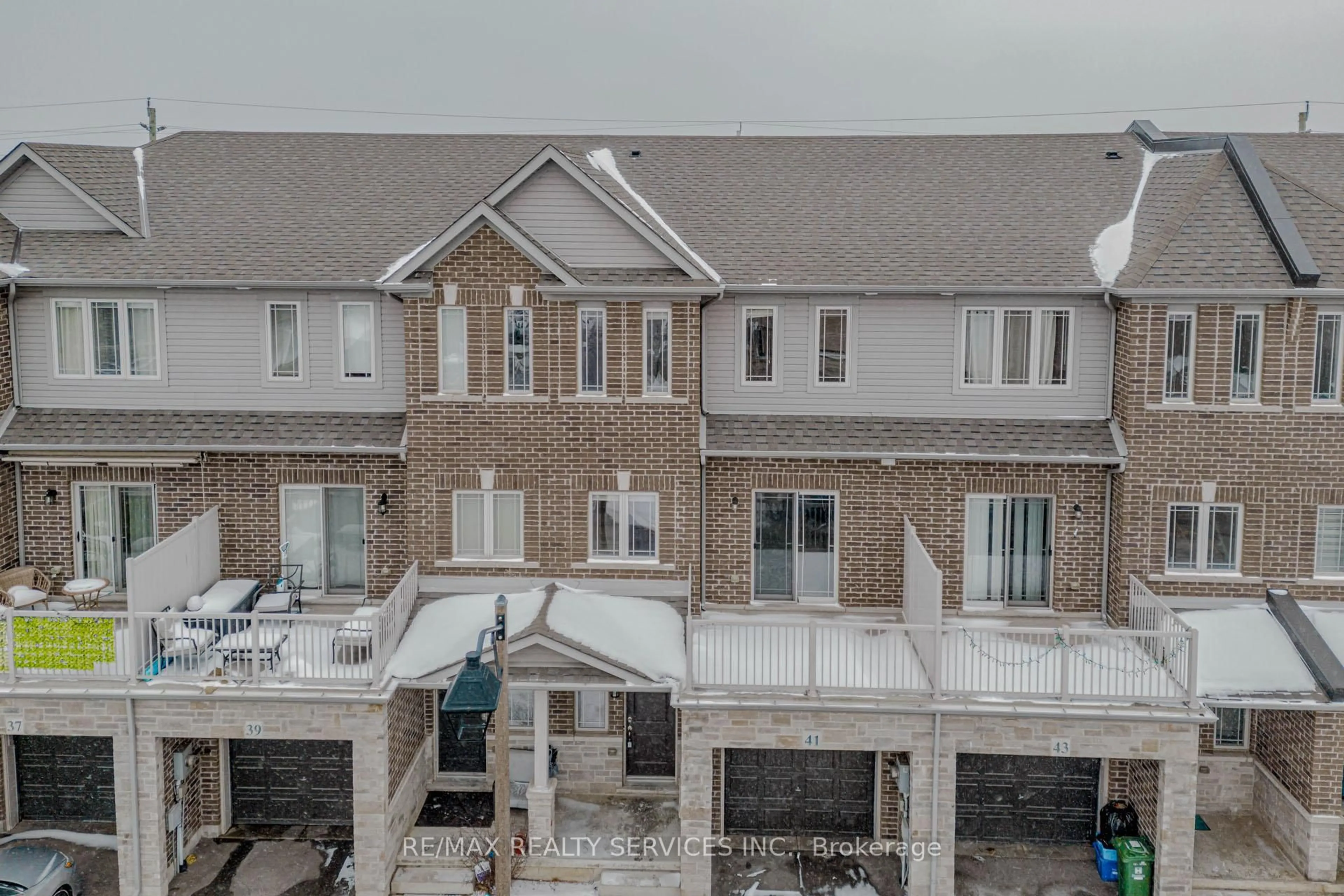 A pic from outside/outdoor area/front of a property/back of a property/a pic from drone, building for 41 Crossings Way, Hamilton Ontario L0R 1P0