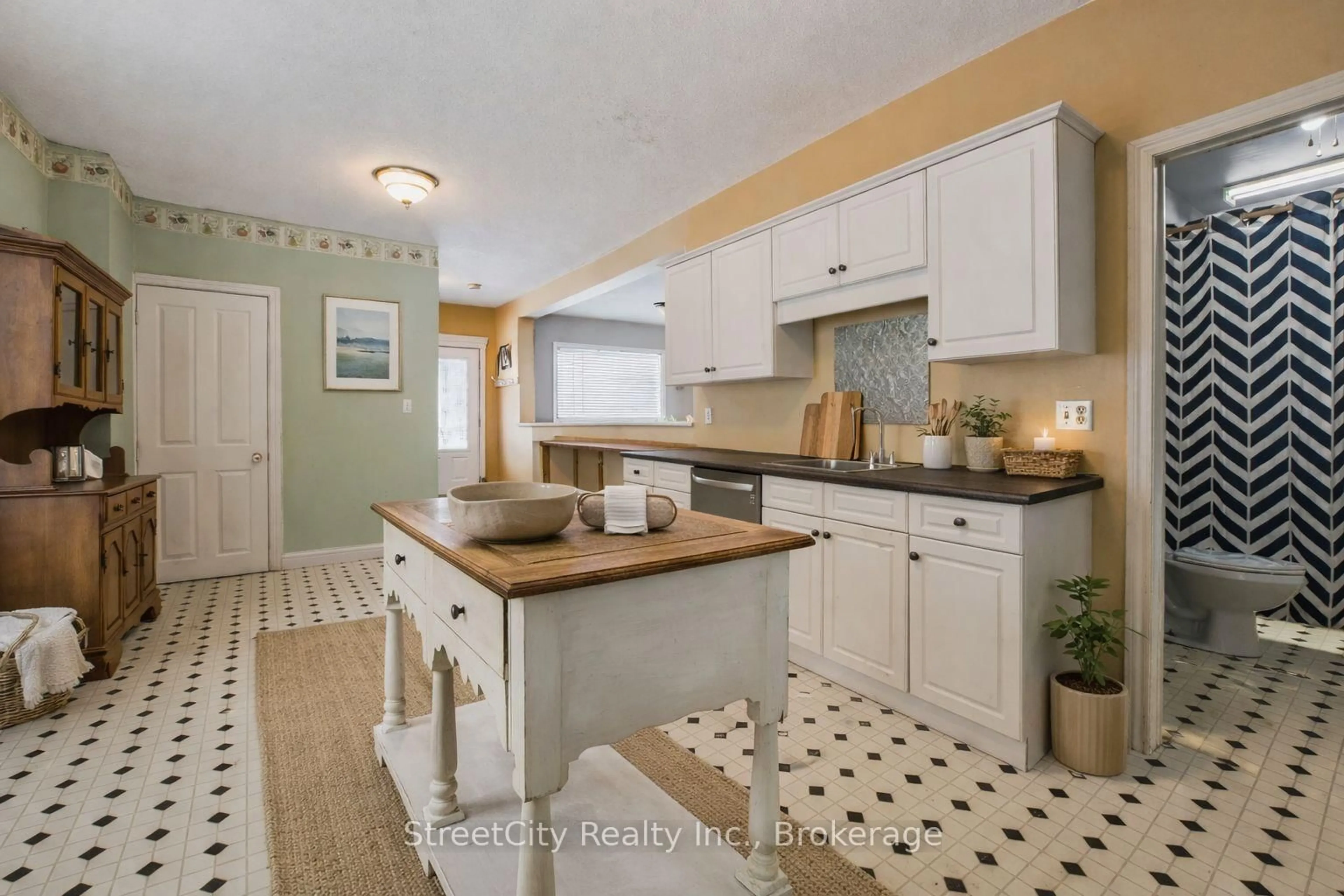 Unknown for 56 Stratford St, Stratford Ontario N5A 2H6