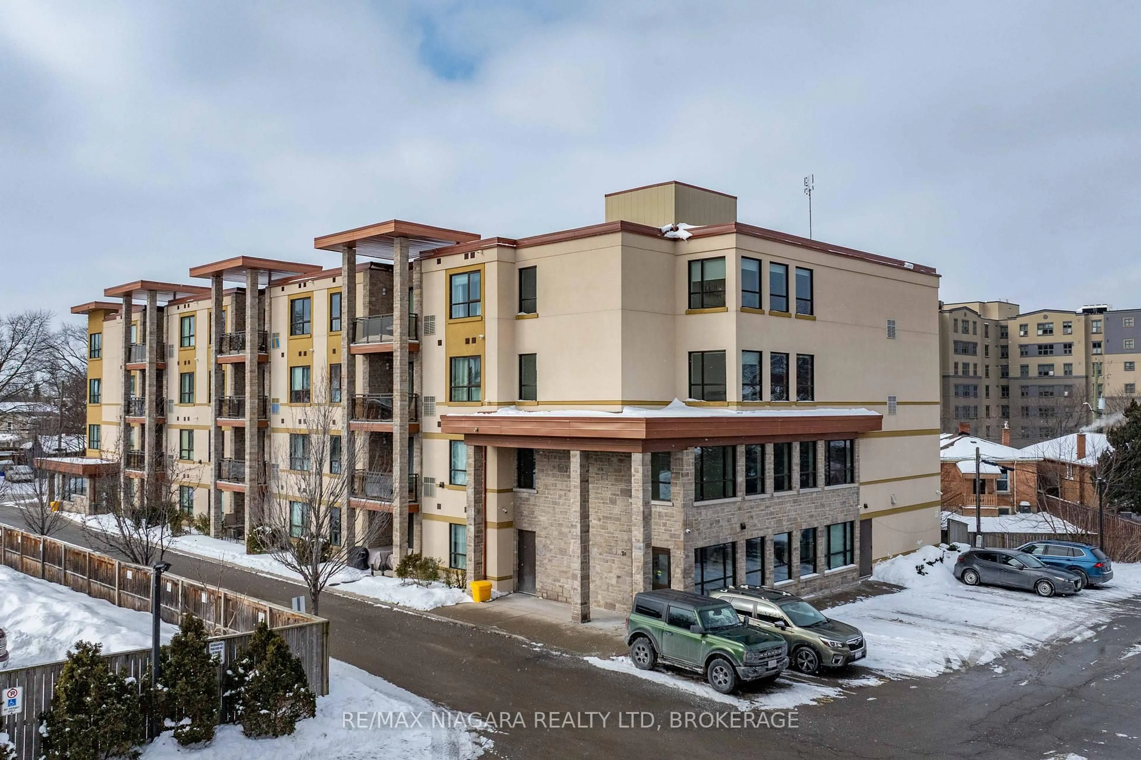 A pic from outside/outdoor area/front of a property/back of a property/a pic from drone, building for 26 Wellington St #404, St. Catharines Ontario L2R 5P8