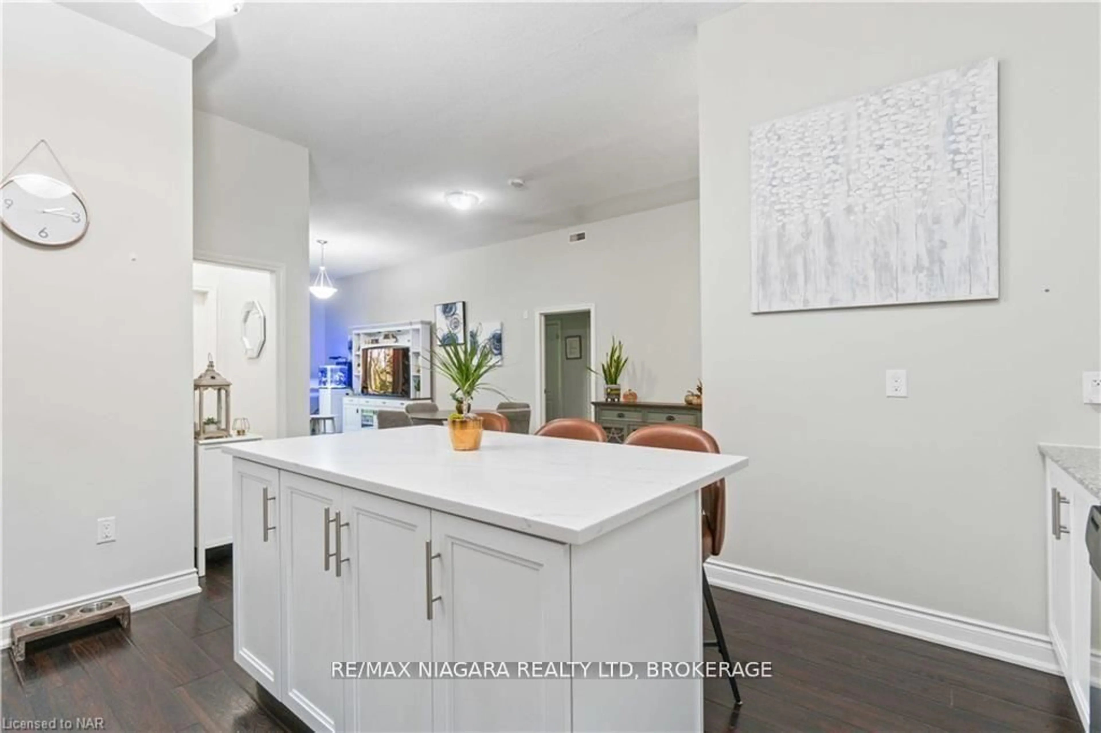 Open concept kitchen, ceramic/tile floor for 8111 FOREST GLEN Dr #132, Niagara Falls Ontario L2H 2Y7