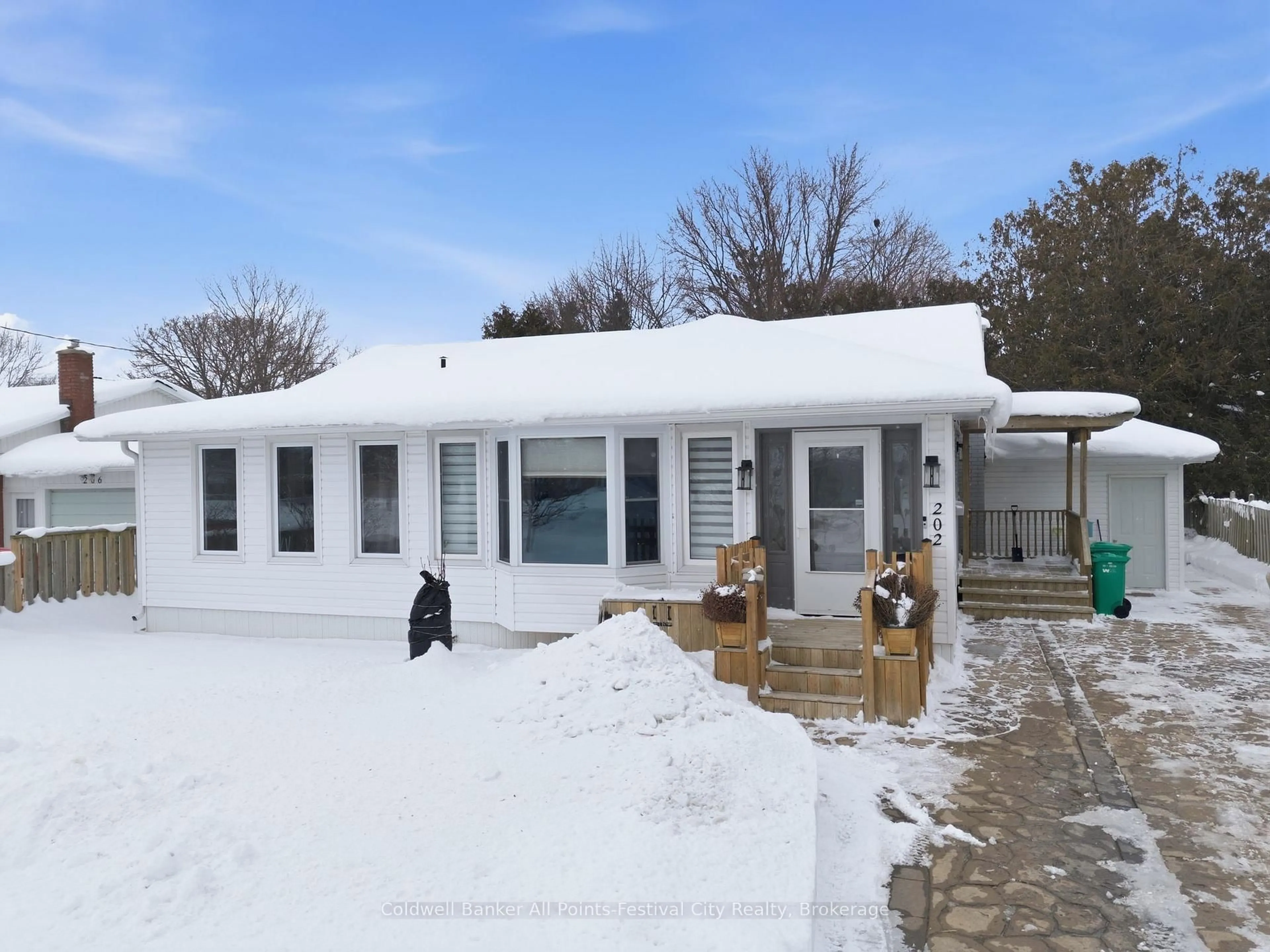 Home with vinyl exterior material, street for 202 Bennett St, Goderich Ontario N7A 1X8