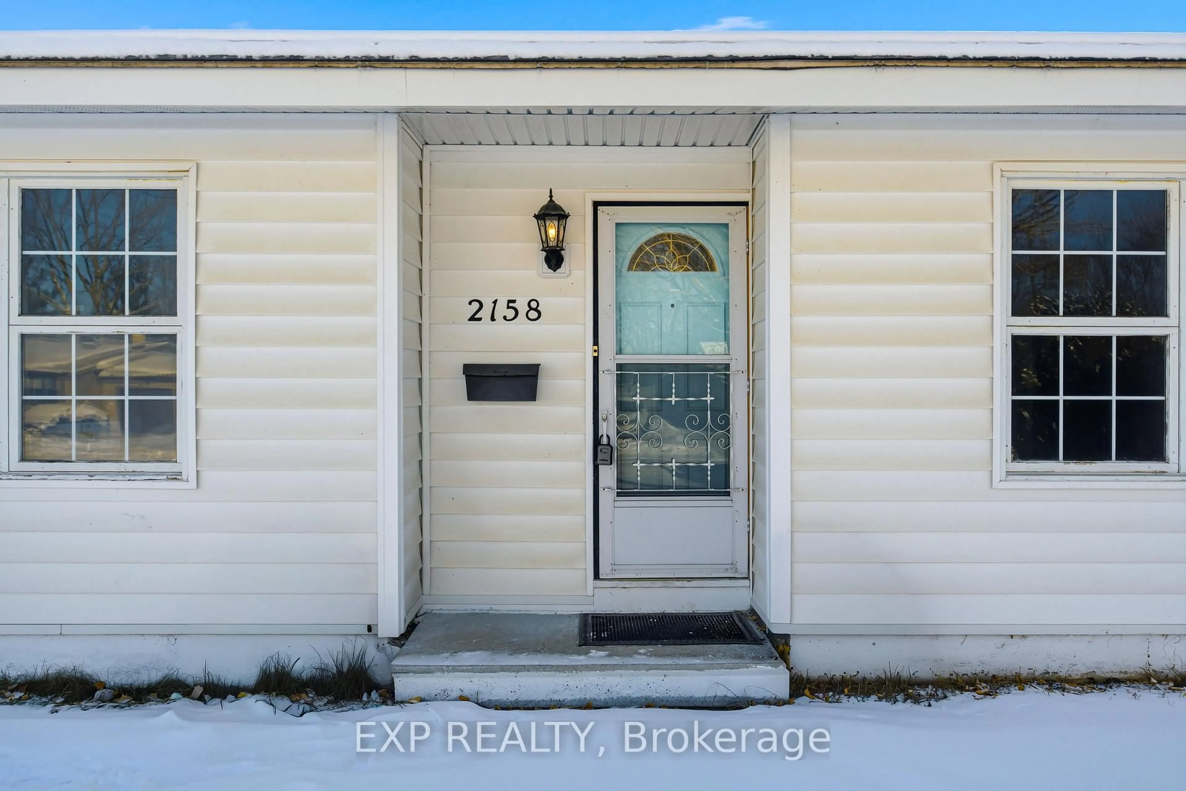 Indoor entryway for 2158 Fillmore Cres, Ottawa Ontario K1J 6A4