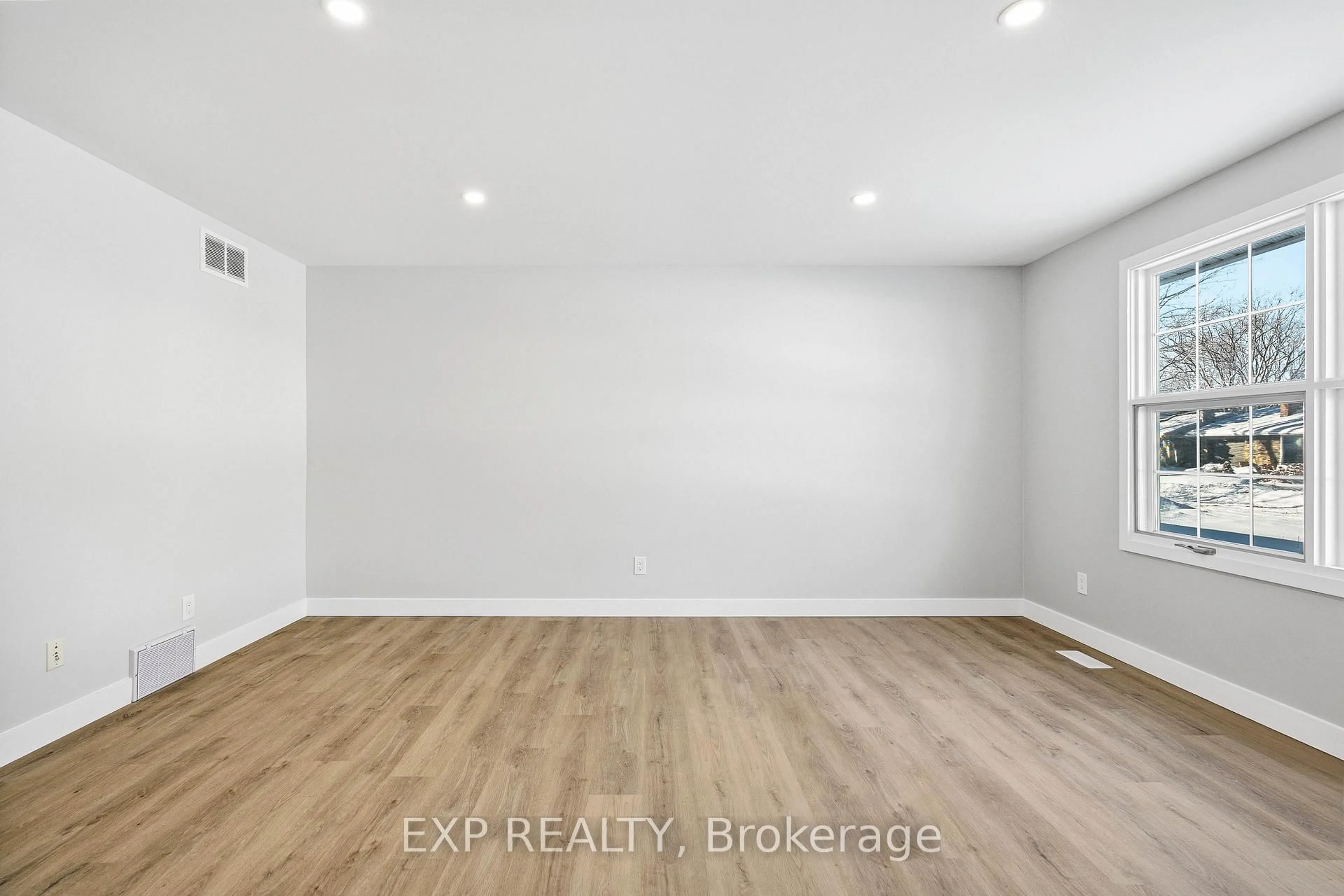 A pic of a room for 2158 Fillmore Cres, Ottawa Ontario K1J 6A4