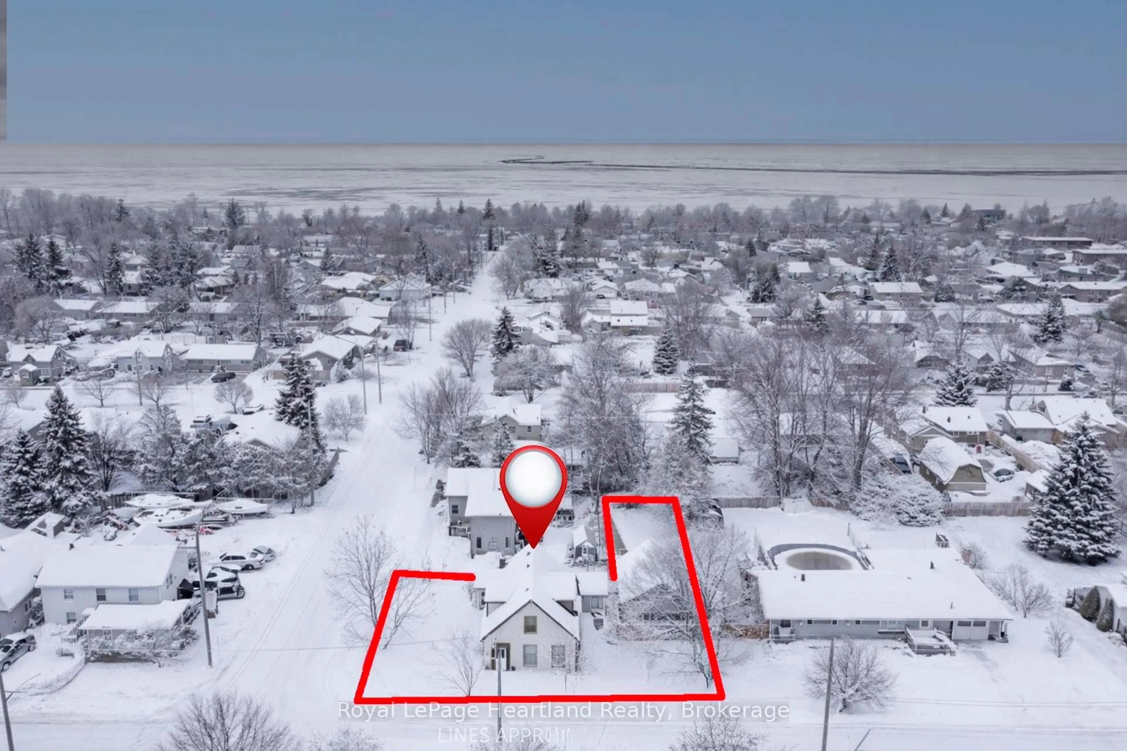 A pic from outside/outdoor area/front of a property/back of a property/a pic from drone, street for 162 Wellington St, Goderich Ontario N7A 3T4