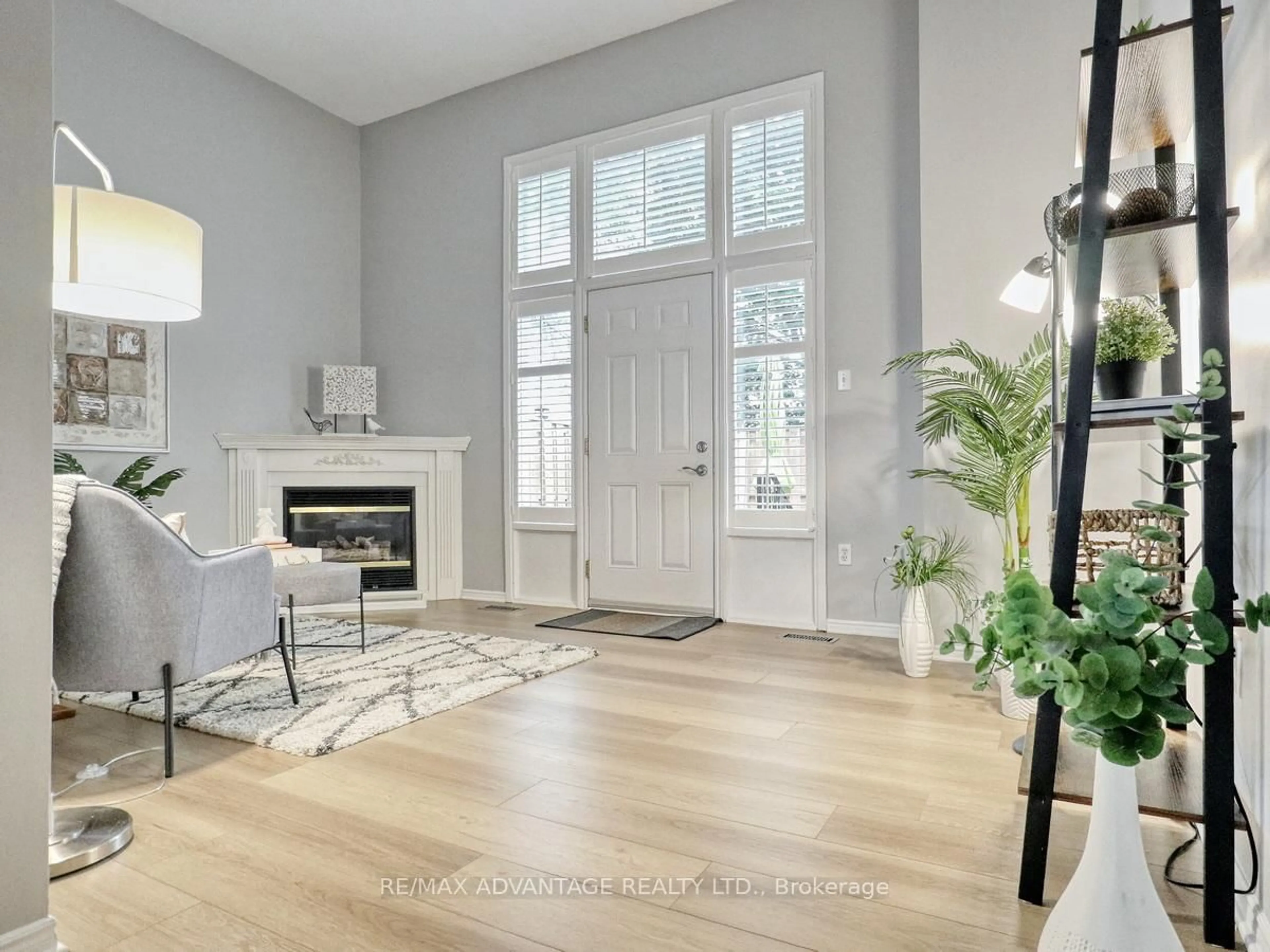 Indoor entryway for 1214 Limberlost Rd, London North Ontario N6G 3A5