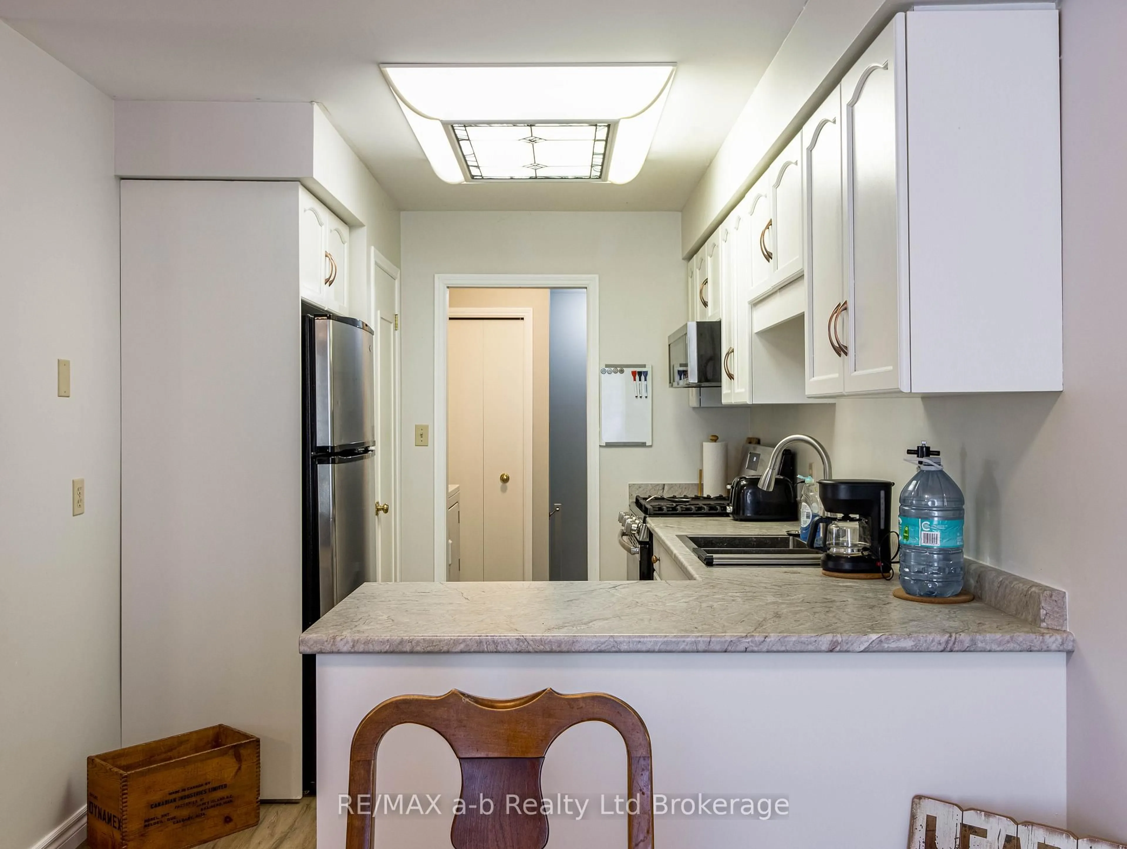 Standard kitchen, unknown for 18 Oriole Cres, Woodstock Ontario N4T 1T1