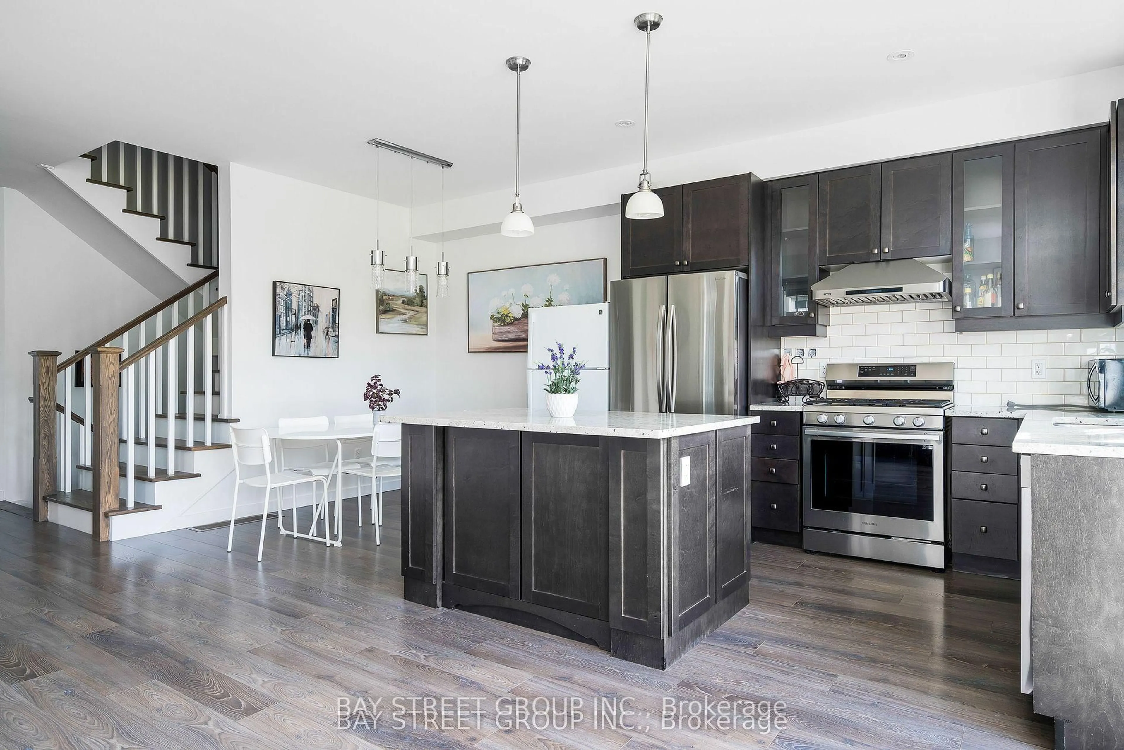 Open concept kitchen, unknown for 142 yellow birch Cres, Blue Mountains Ontario L9Y 0R4