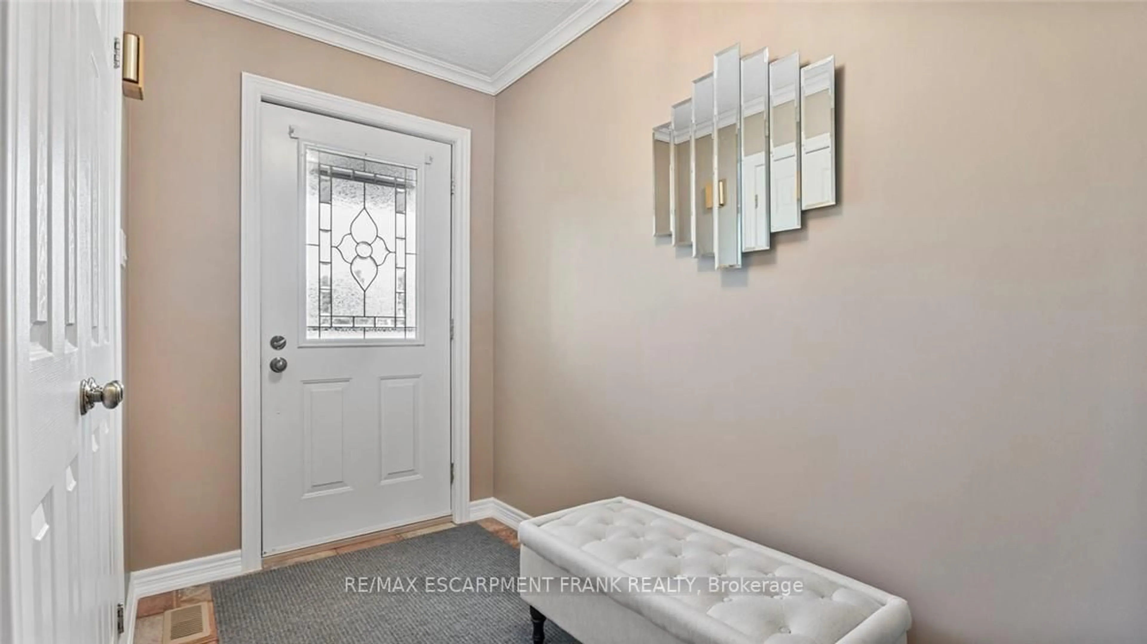 Indoor entryway for 703 Broman Crt, West Lincoln Ontario N0A 1C0