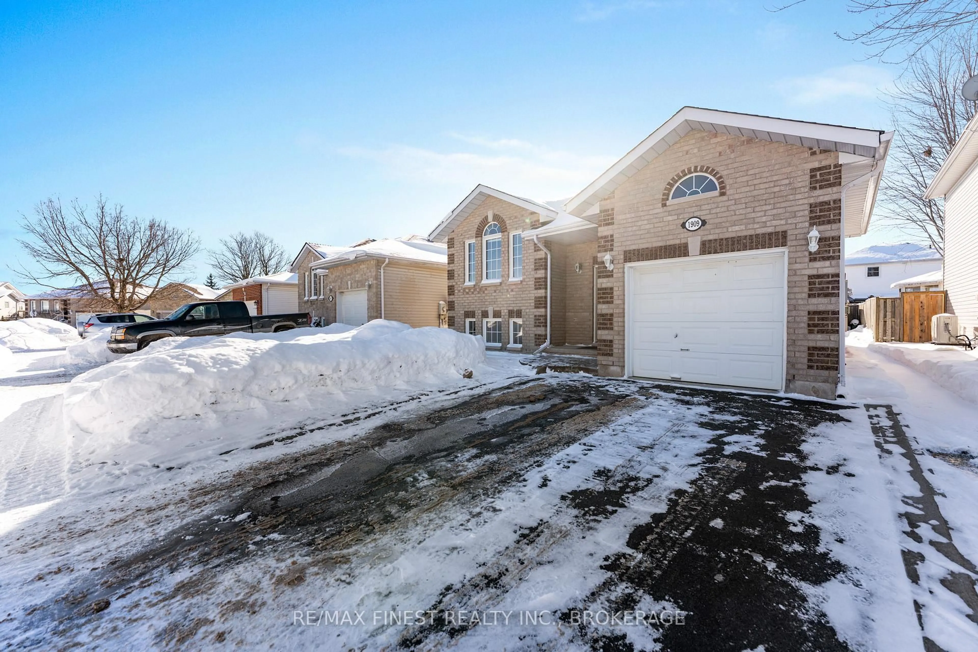 Unknown for 1909 Spindlewood St, Kingston Ontario K7P 3G5