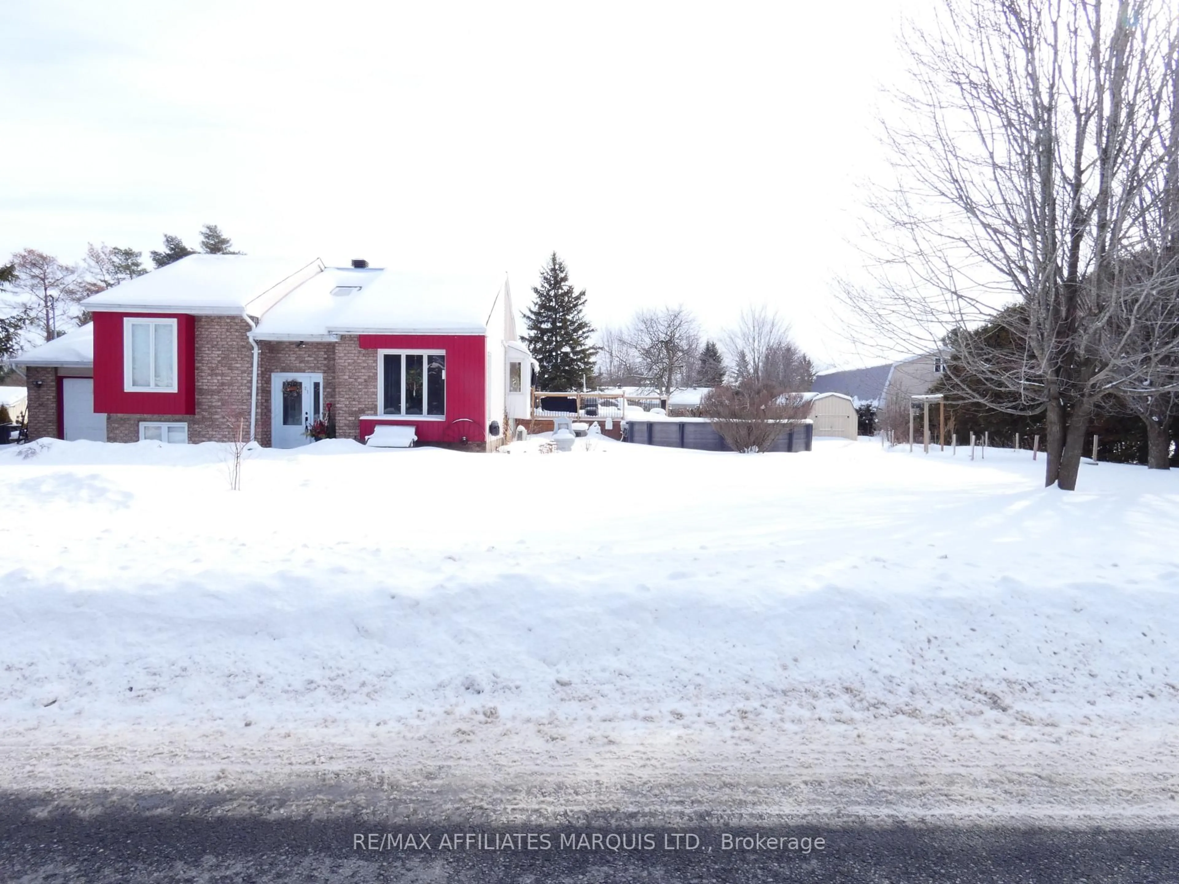 A pic from outside/outdoor area/front of a property/back of a property/a pic from drone, street for 21 Ste Therese Blvd, Russell Ontario K0A 1W0