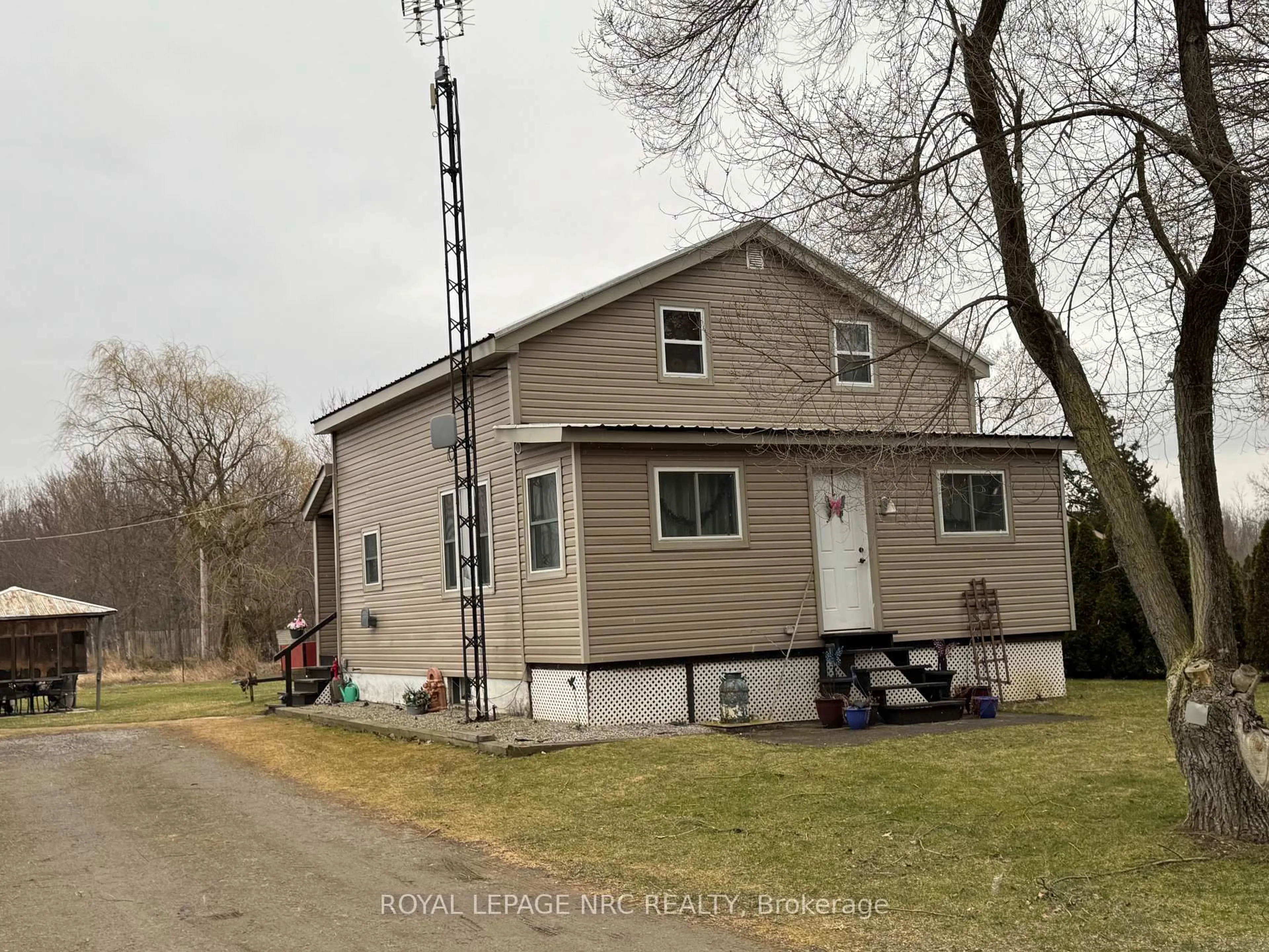 A pic from outside/outdoor area/front of a property/back of a property/a pic from drone, building for 11716 Beck Rd, Niagara Falls Ontario L0S 1K0