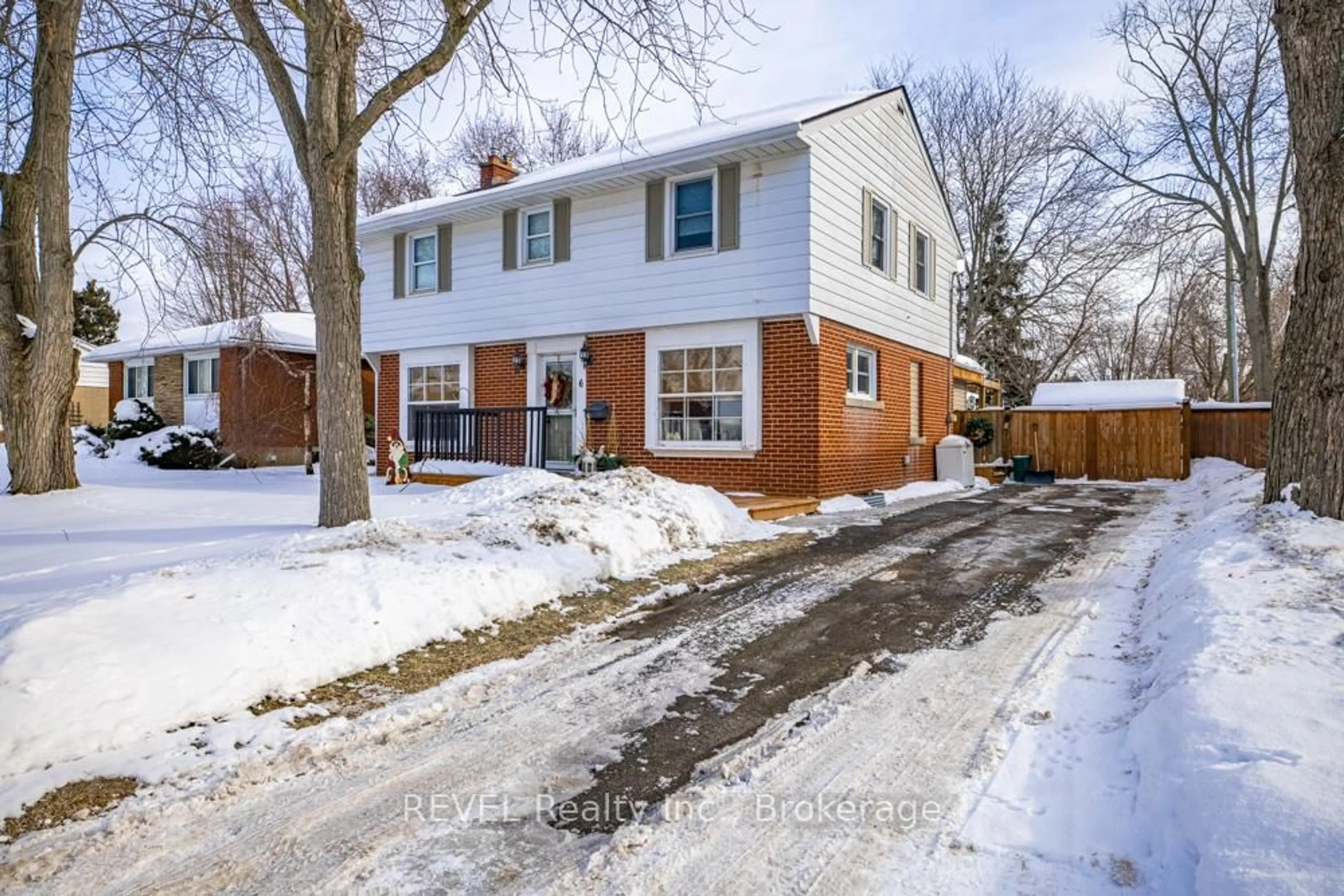 Home with brick exterior material, street for 6 Home St, Welland Ontario L3C 2E9