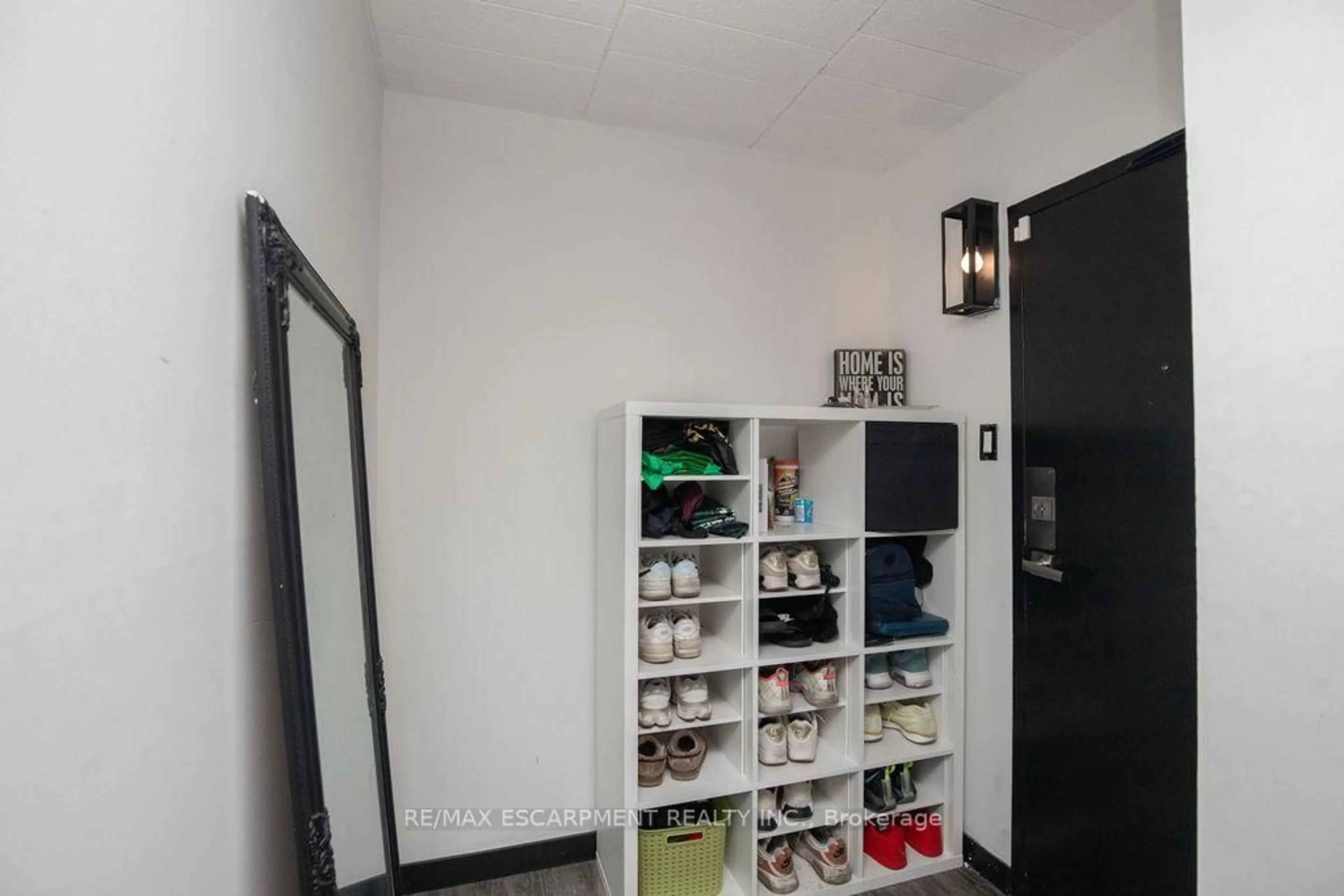 Unknown for 71 Vanier Dr #110, Kitchener Ontario N2C 1J4