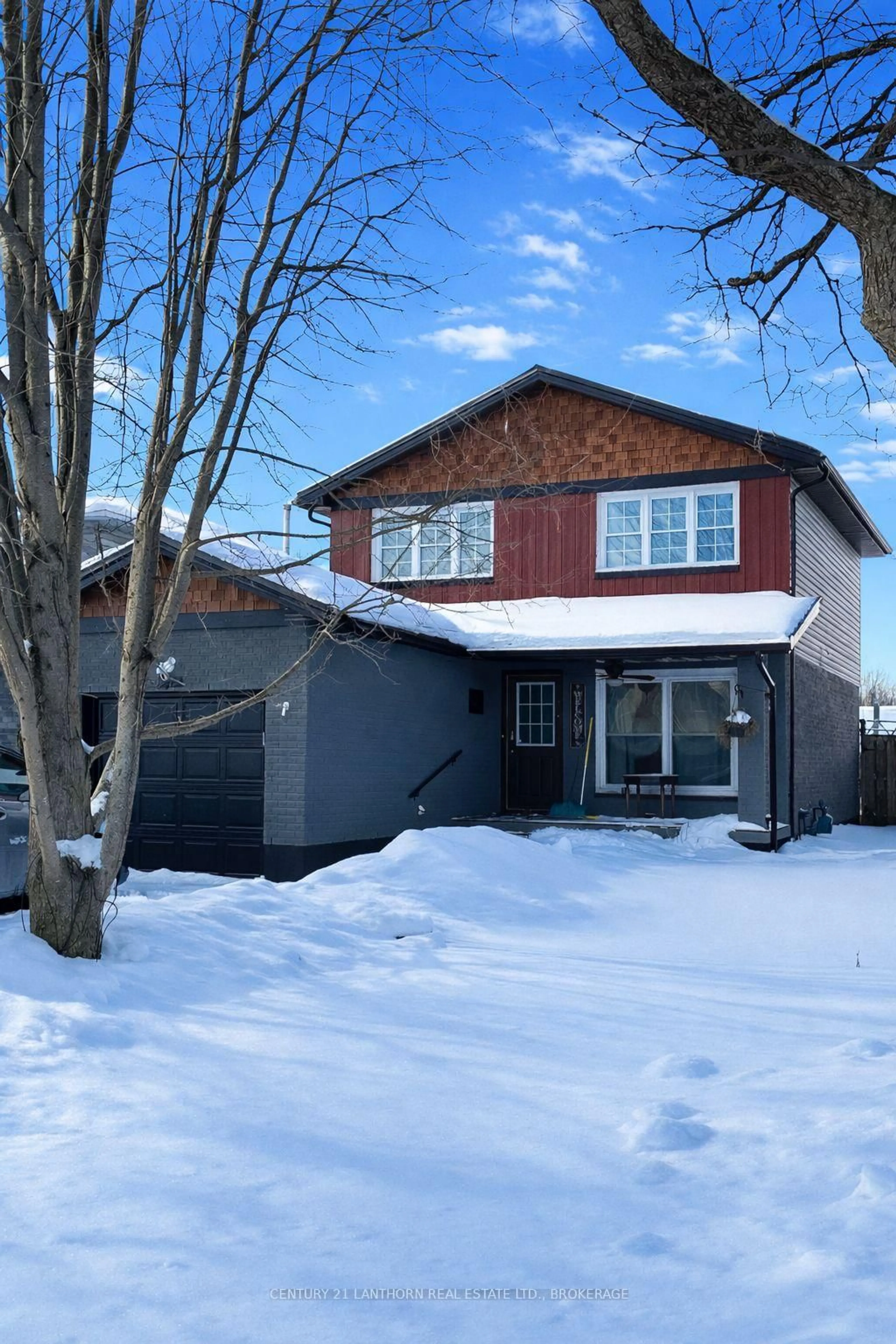 Home with vinyl exterior material, street for 394 Ginger St, Greater Napanee Ontario K7R 3X8