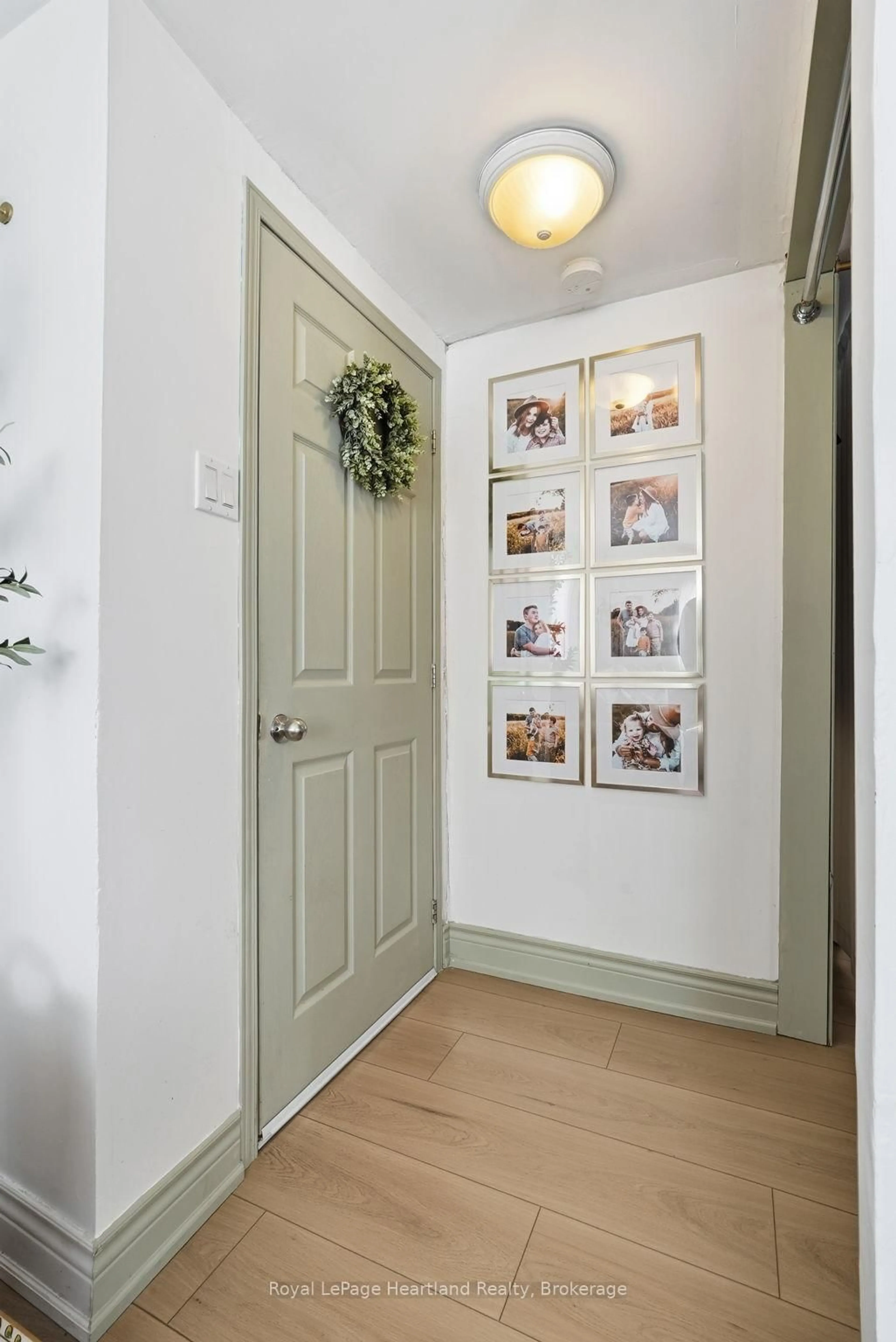 Indoor entryway for 17 CLARKE St, Minto Ontario N0G 1M0