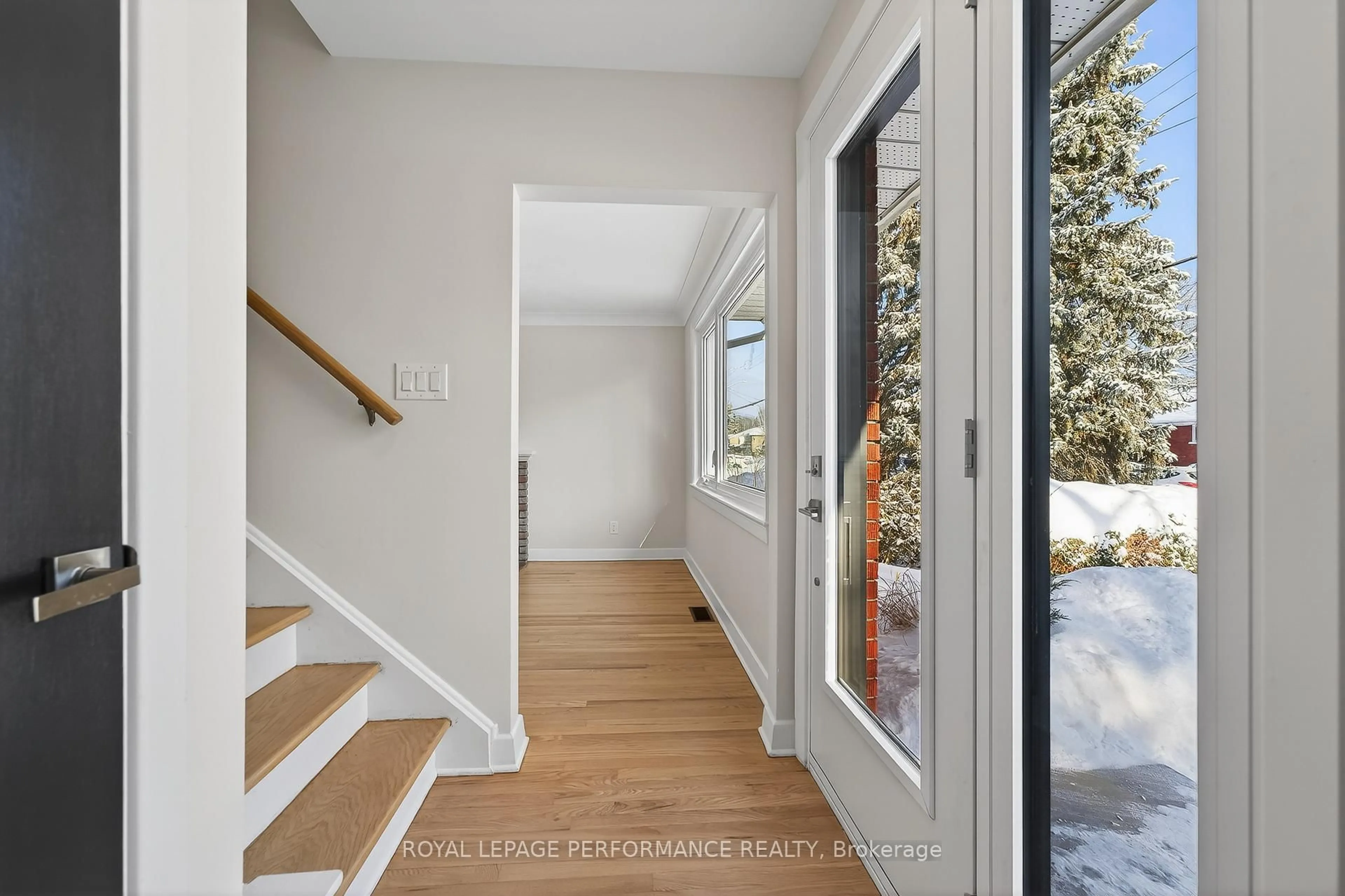 Indoor entryway for 274 Compton Ave, Ottawa Ontario K2B 5A9