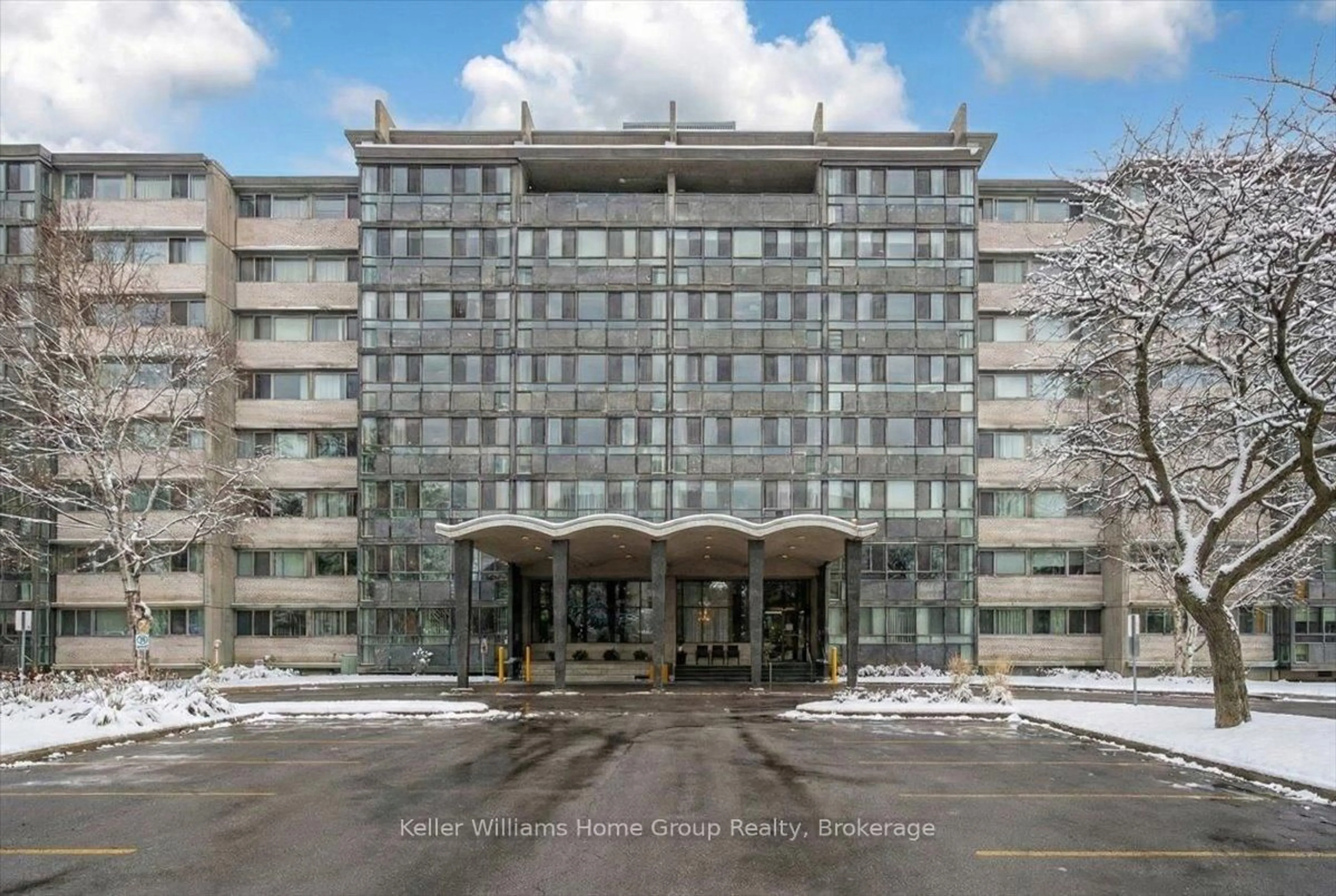 Indoor foyer for 24 Midland Dr #509, Kitchener Ontario N2A 2A8