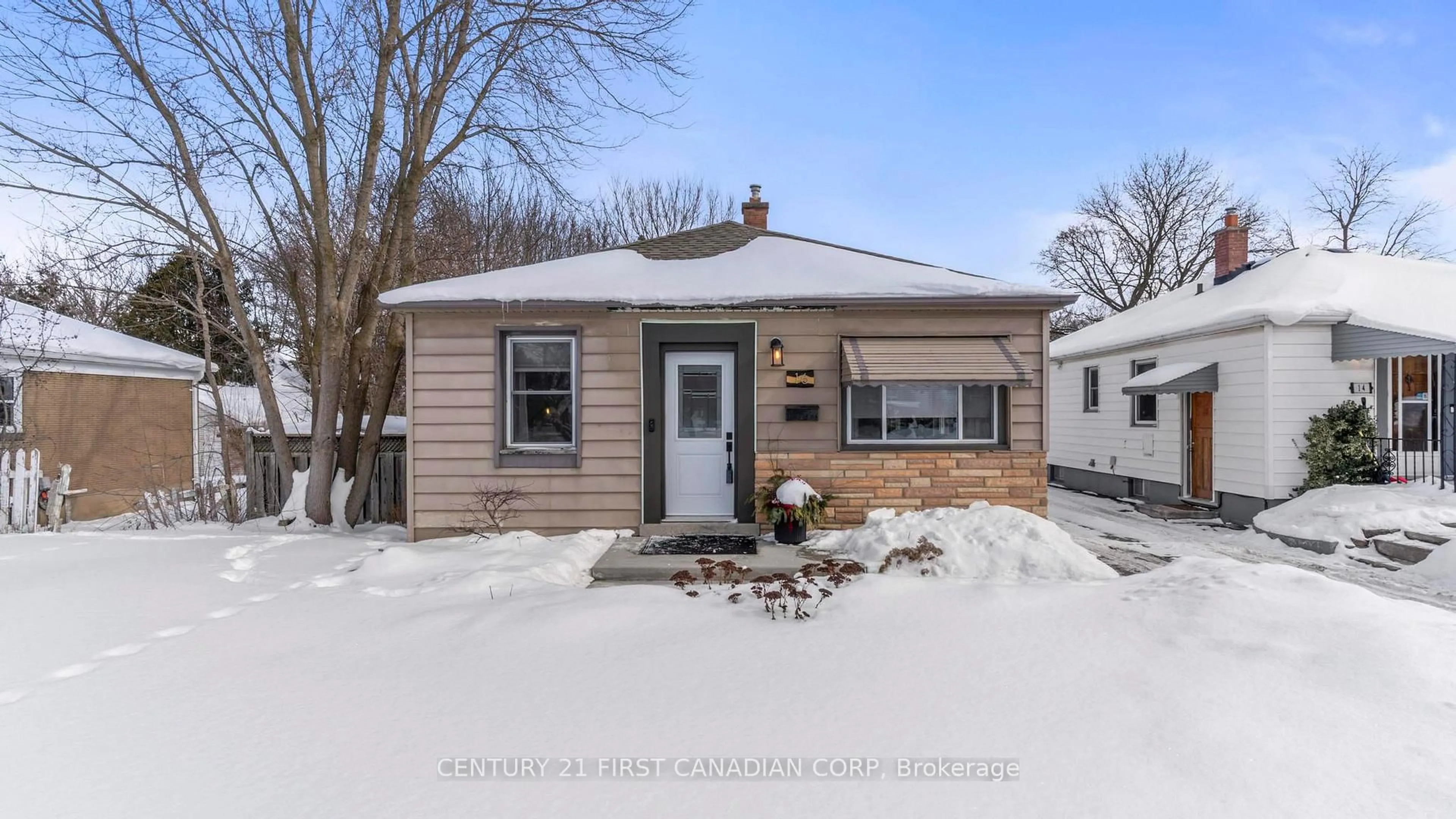 Home with vinyl exterior material, street for 16 Elliott St, London East Ontario N5Y 2E3