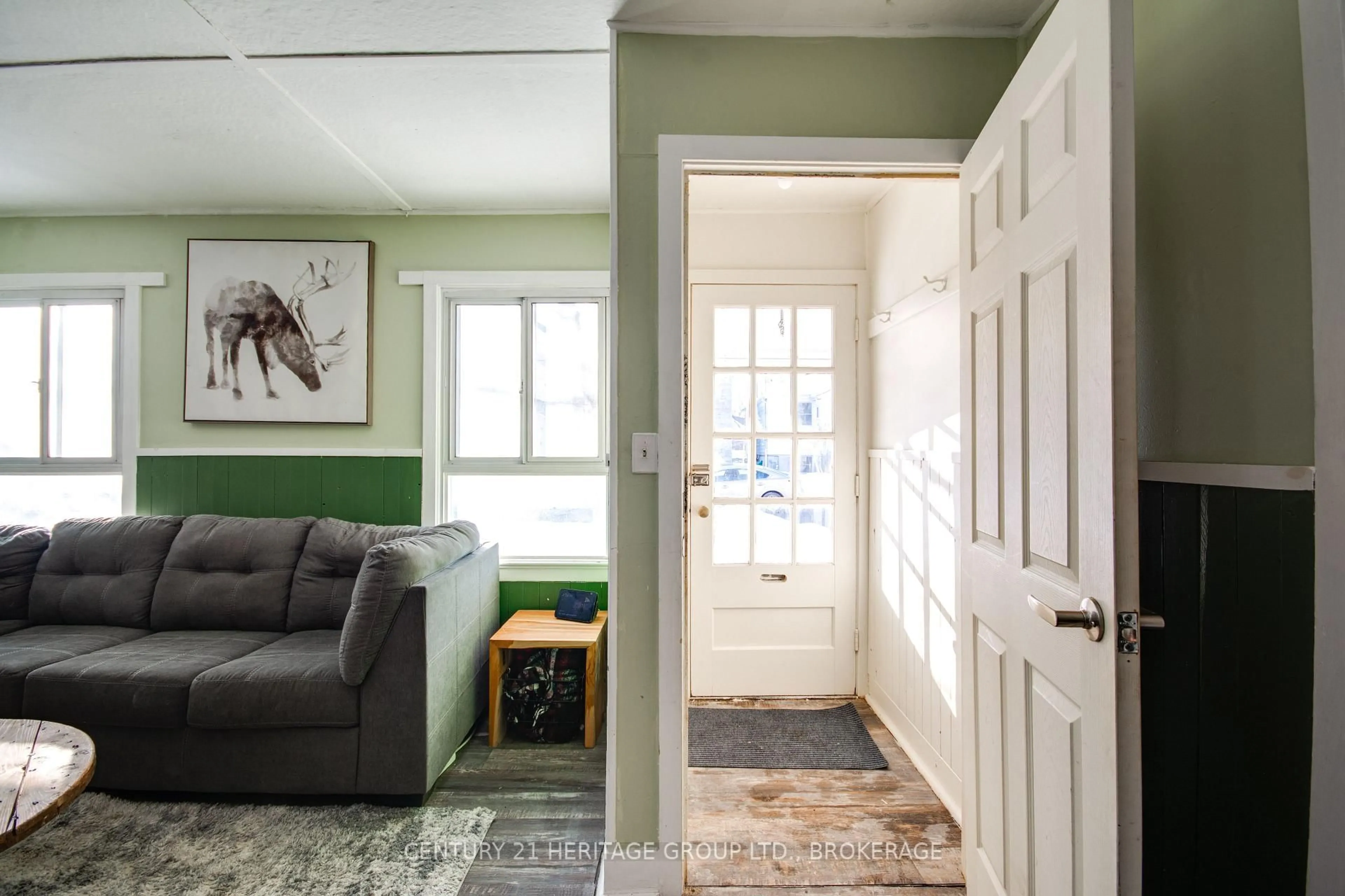 Indoor entryway for 79 Kingscourt Ave, Kingston Ontario K7K 4N8