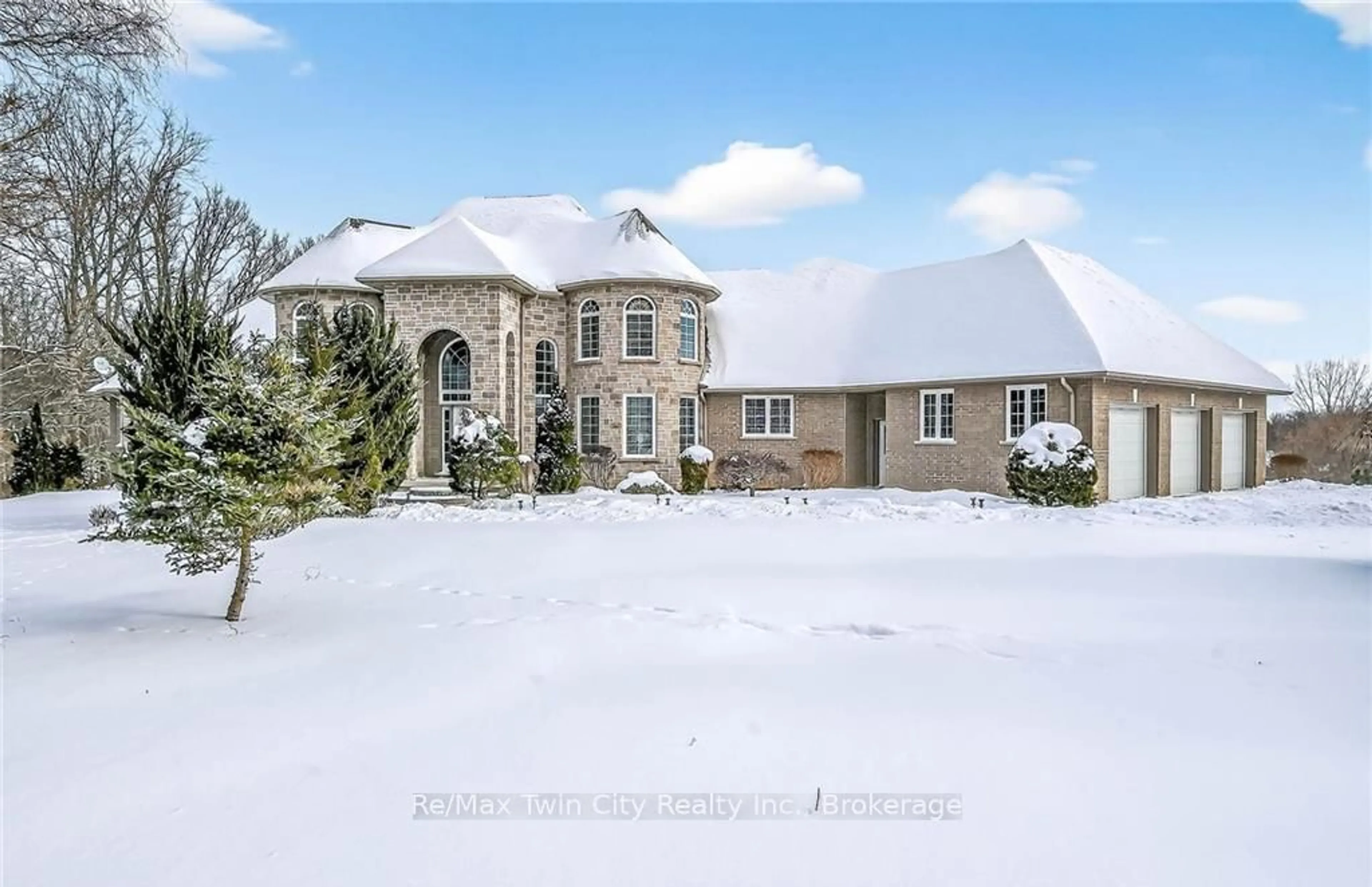 A pic from outside/outdoor area/front of a property/back of a property/a pic from drone, unknown for 329 Johnson Rd, Brant Ontario N3T 5M1