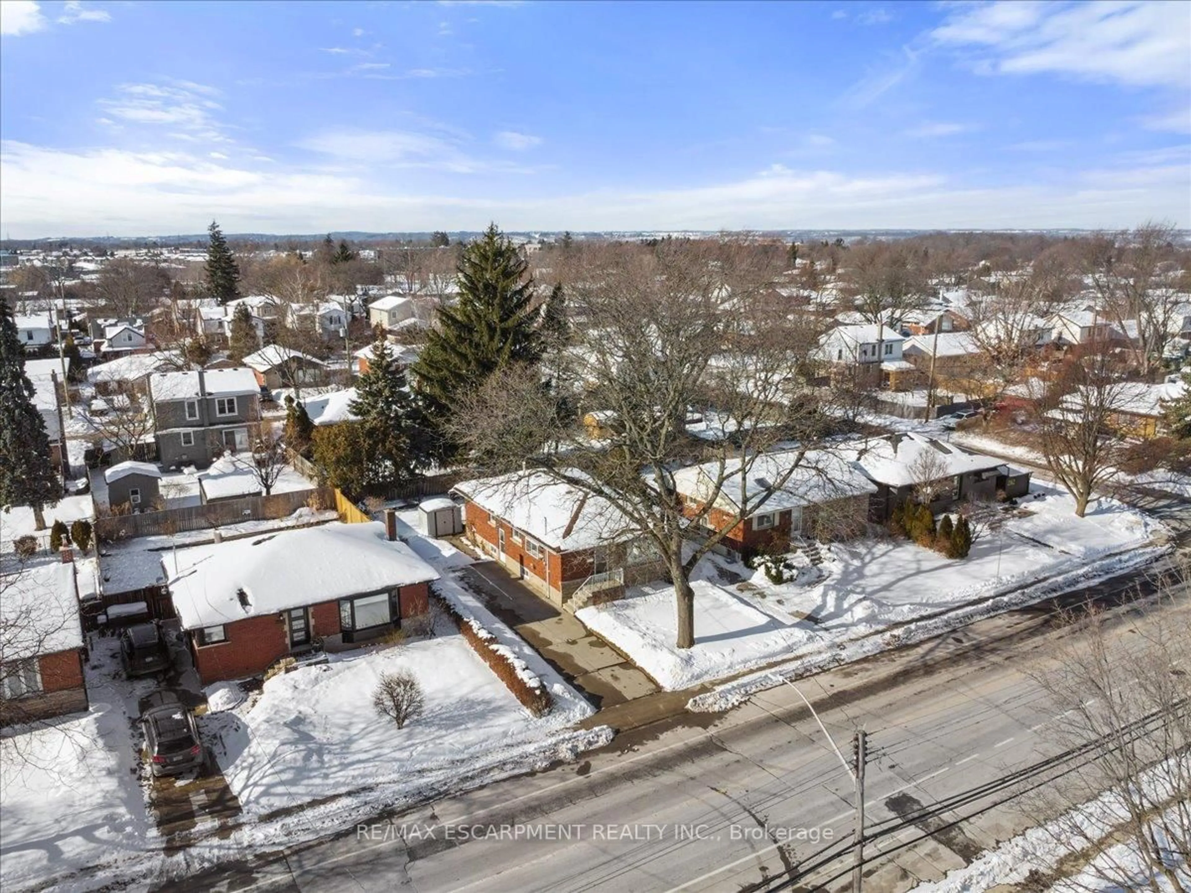A pic from outside/outdoor area/front of a property/back of a property/a pic from drone, street for 294 Upper Paradise Rd, Hamilton Ontario L9C 5C4