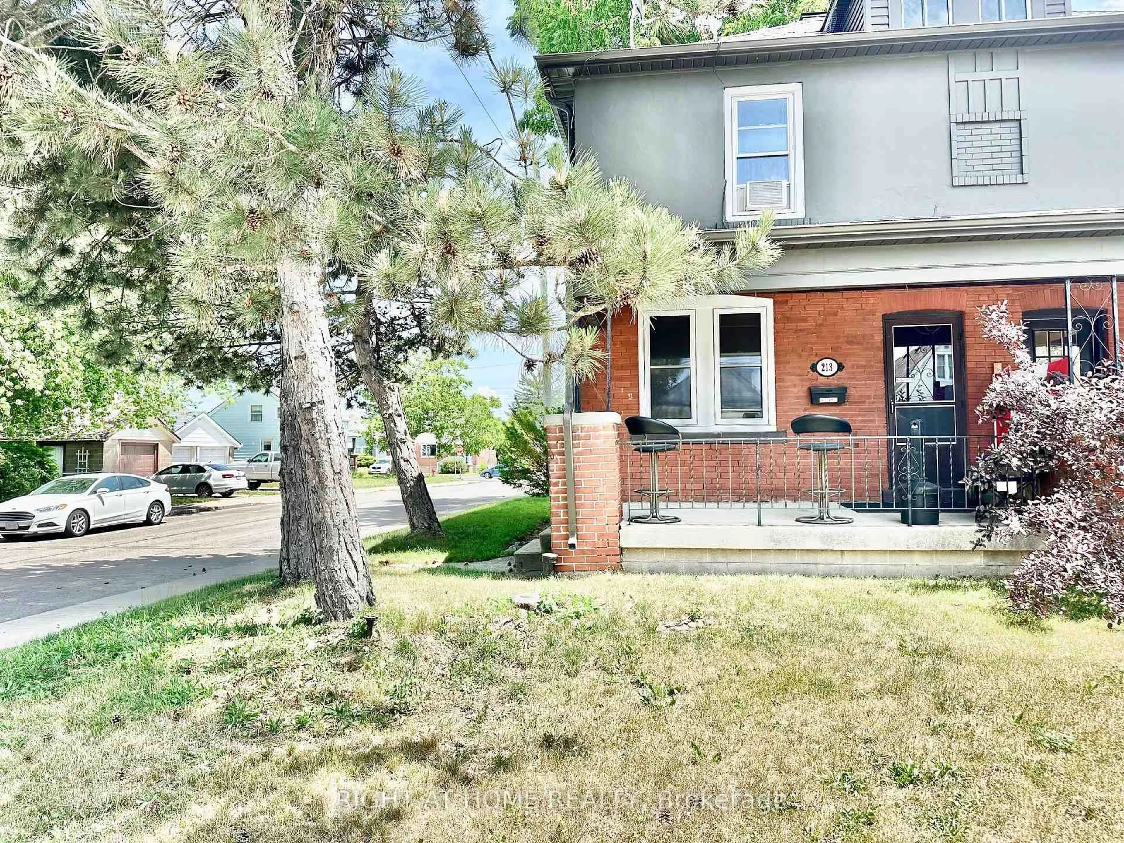 A pic from outside/outdoor area/front of a property/back of a property/a pic from drone, street for 213 Rosewood Rd, Hamilton Ontario L8K 3J5