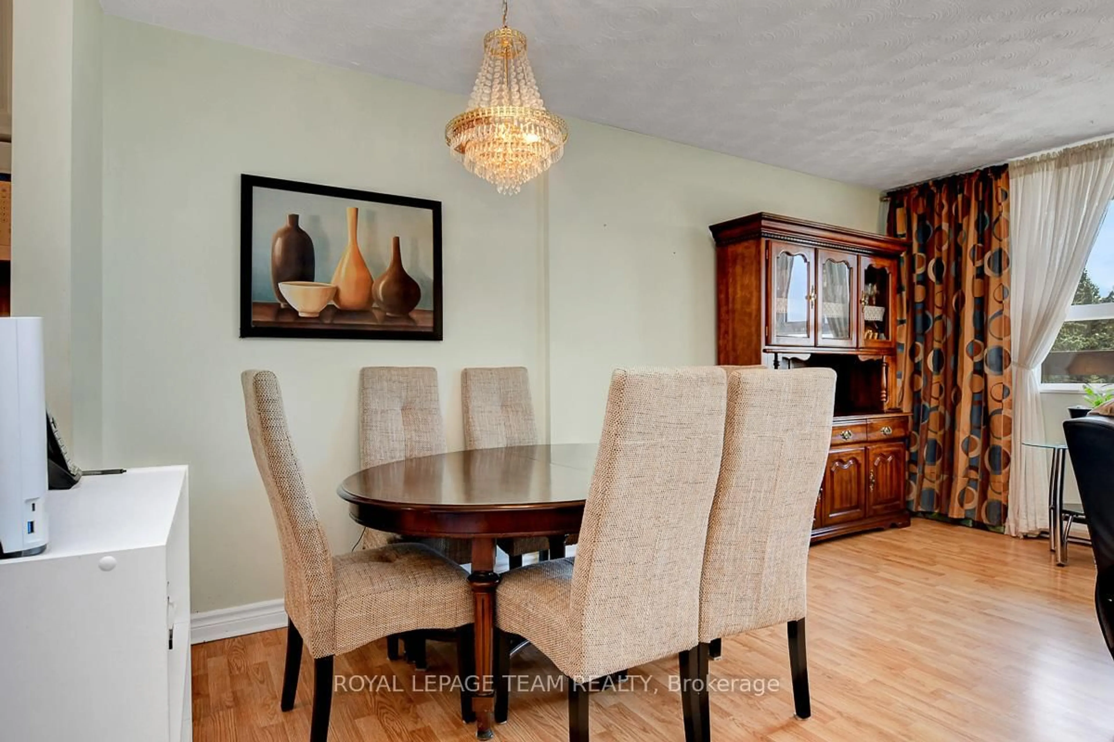 Dining room, wood/laminate floor for 2000 JASMINE Cres #410, Ottawa Ontario K1J 8K4