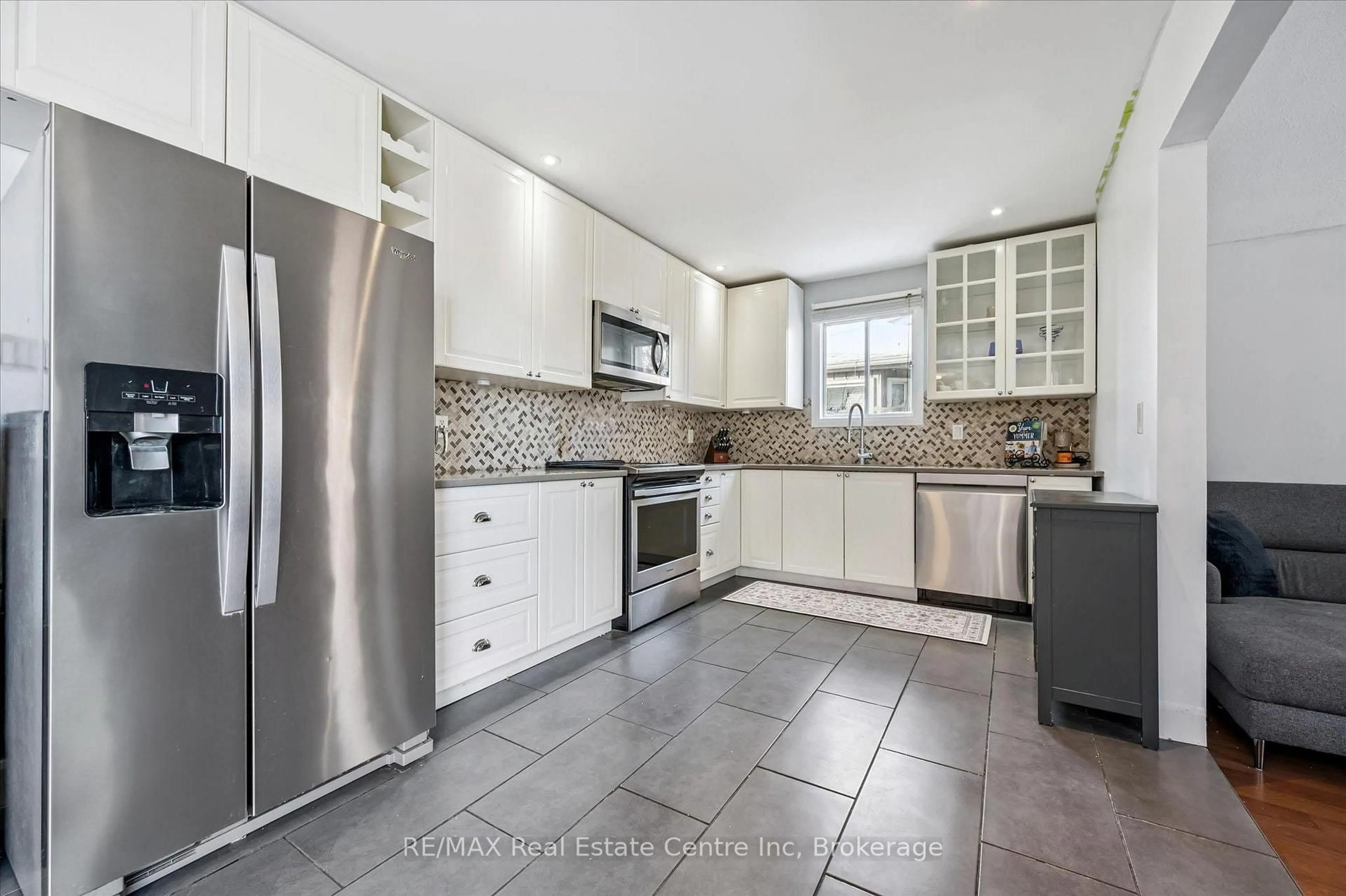 Unknown for 14 Pipers Green Crt, Kitchener Ontario N2E 3C6