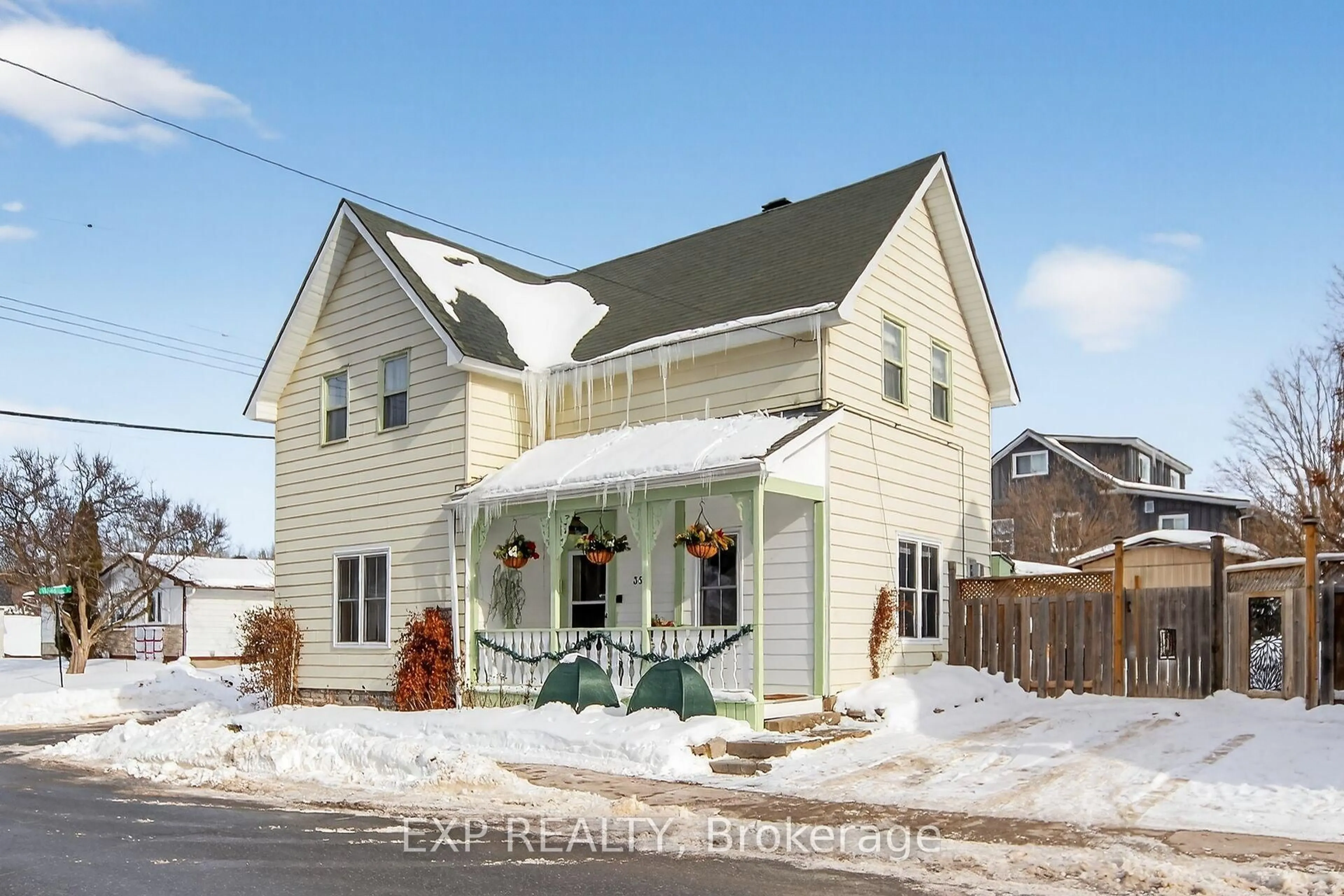 Home with vinyl exterior material, street for 35 Mary St, Almonte Ontario K0A 1A0