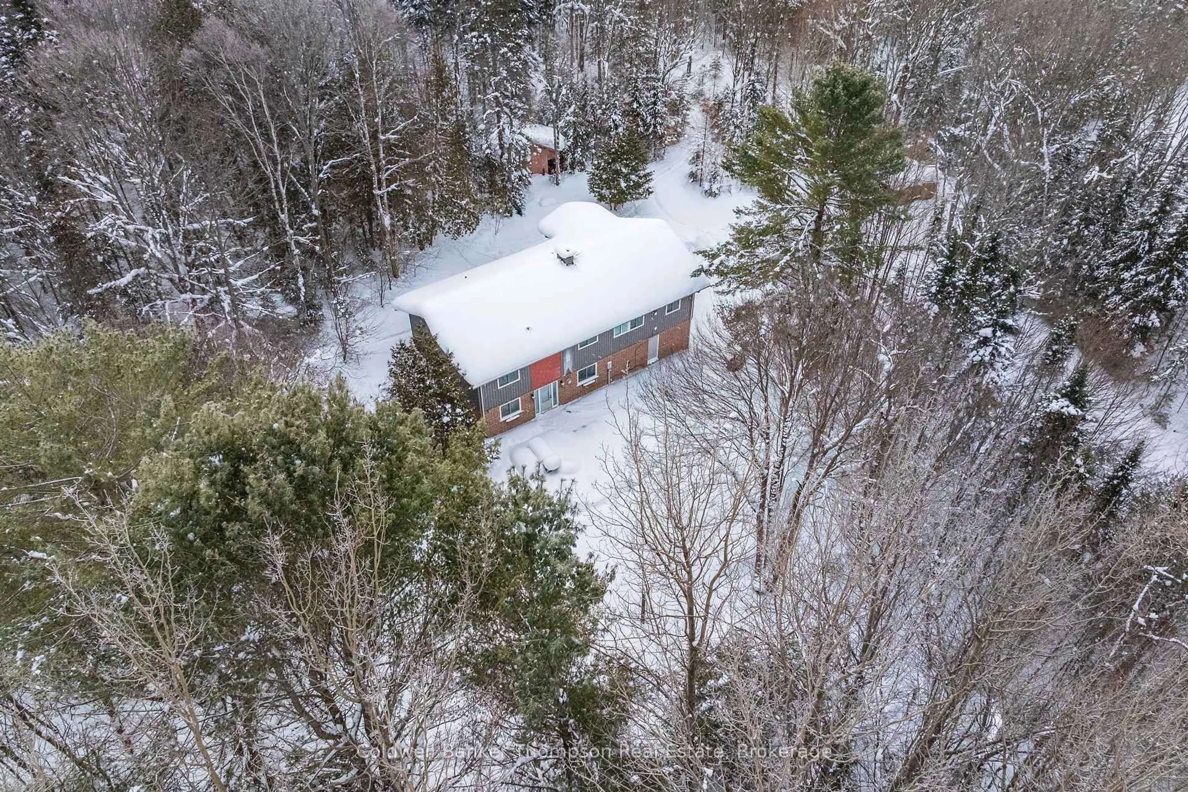 A pic from outside/outdoor area/front of a property/back of a property/a pic from drone, unknown for 1039 South Waseosa Lake Rd, Huntsville Ontario P1H 2N5