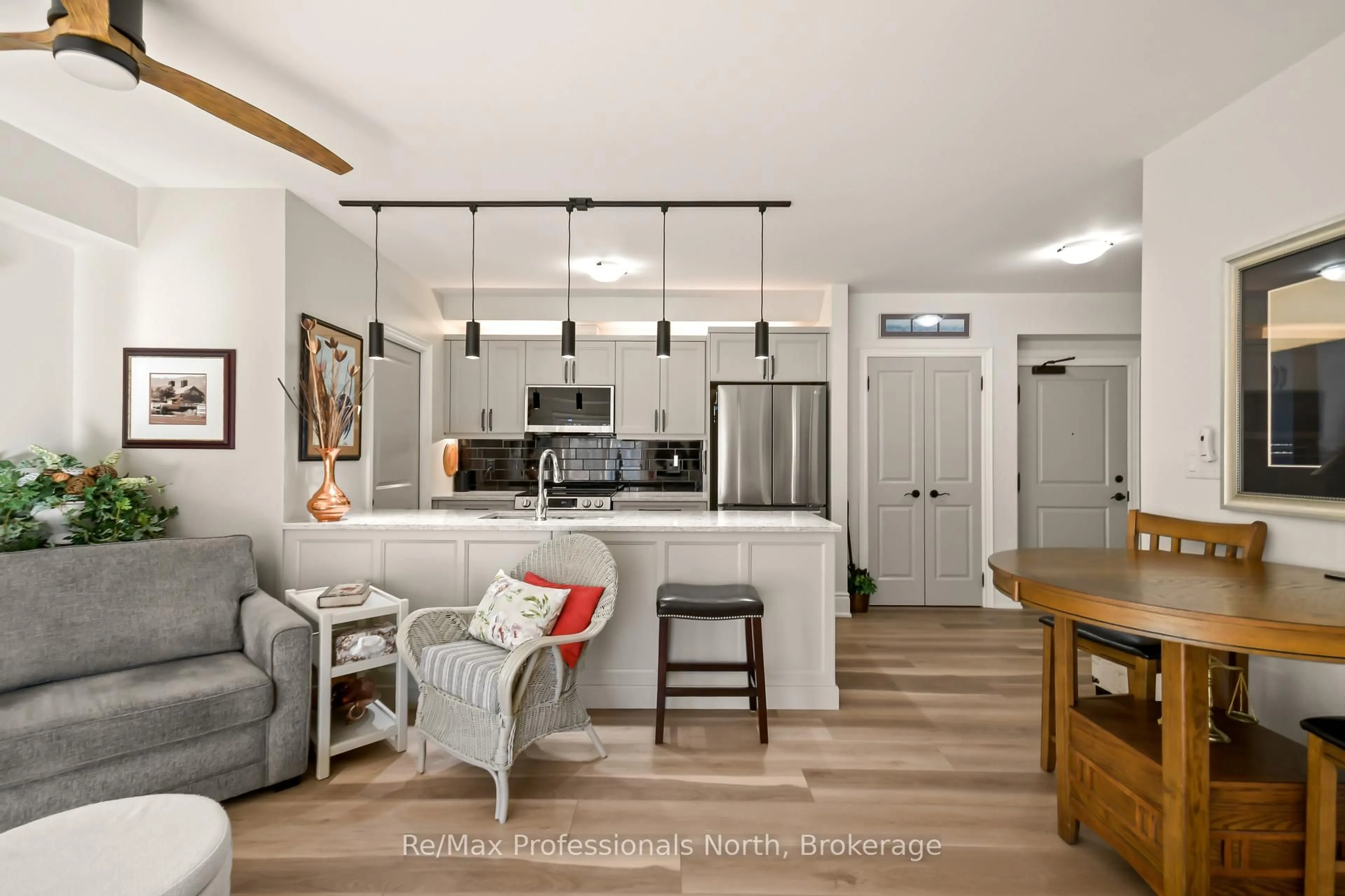 Open concept kitchen, unknown for 391 James St #302, Gravenhurst Ontario P1P 0A5