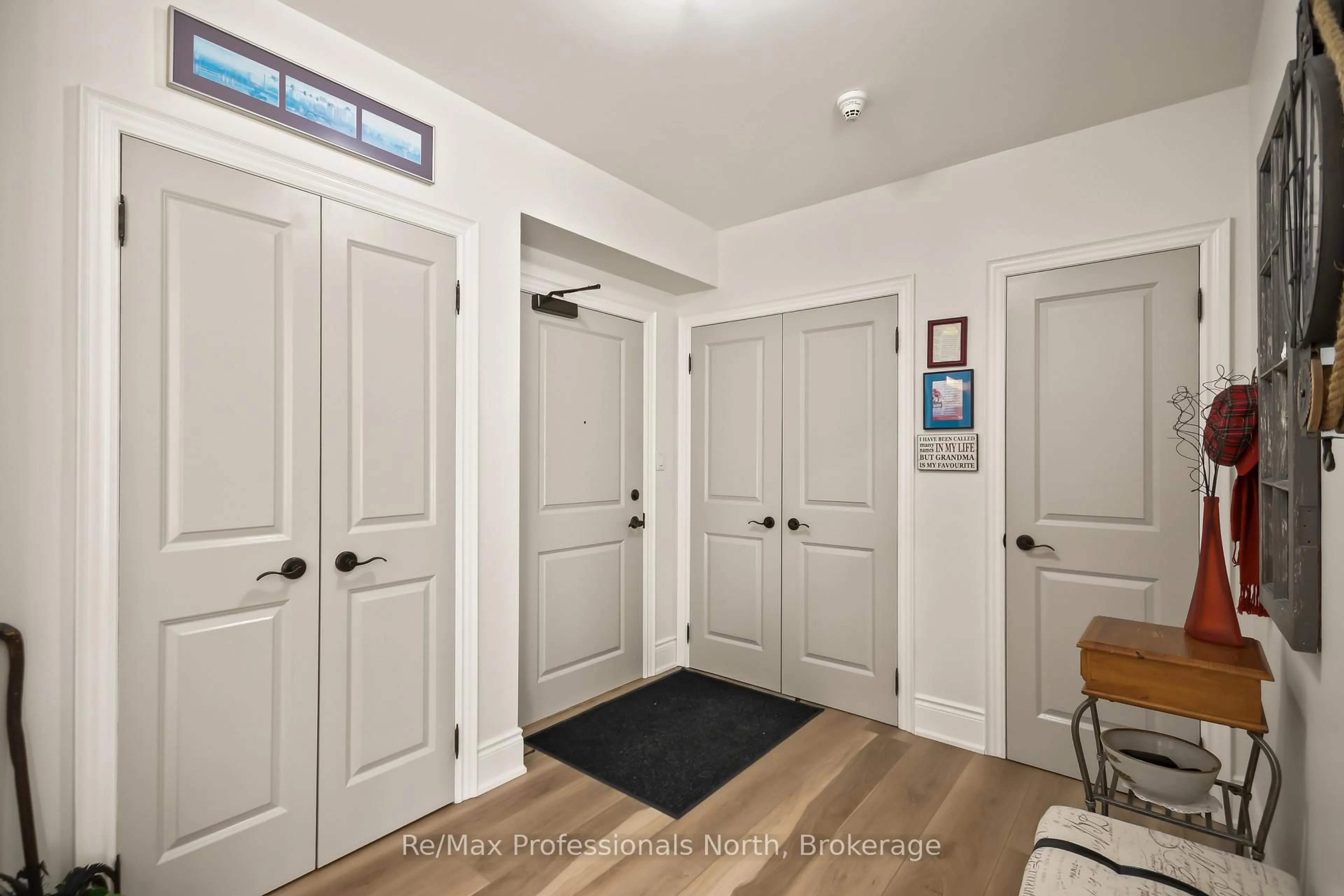 Indoor entryway for 391 James St #302, Gravenhurst Ontario P1P 0A5