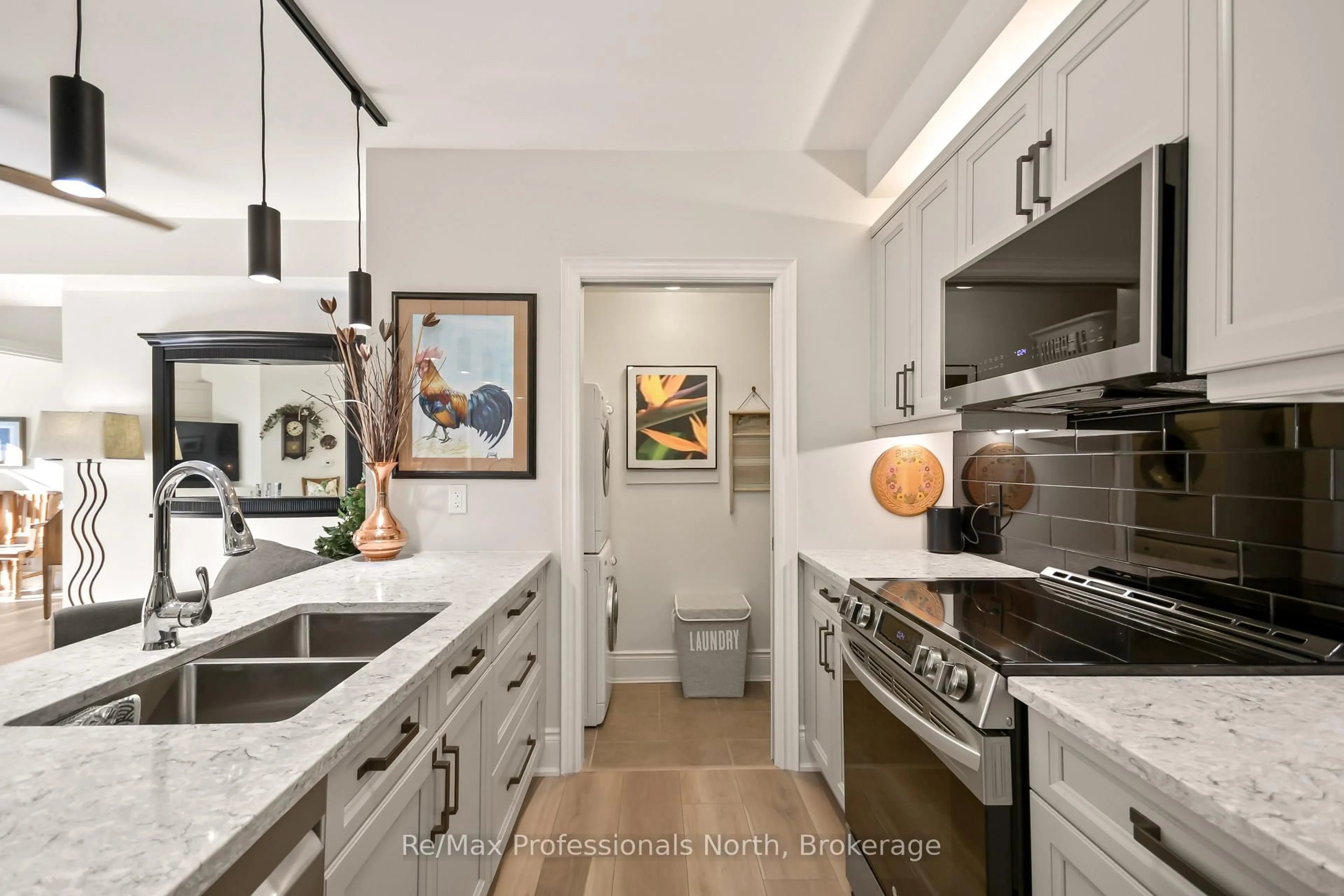 Contemporary kitchen, ceramic/tile floor for 391 James St #302, Gravenhurst Ontario P1P 0A5