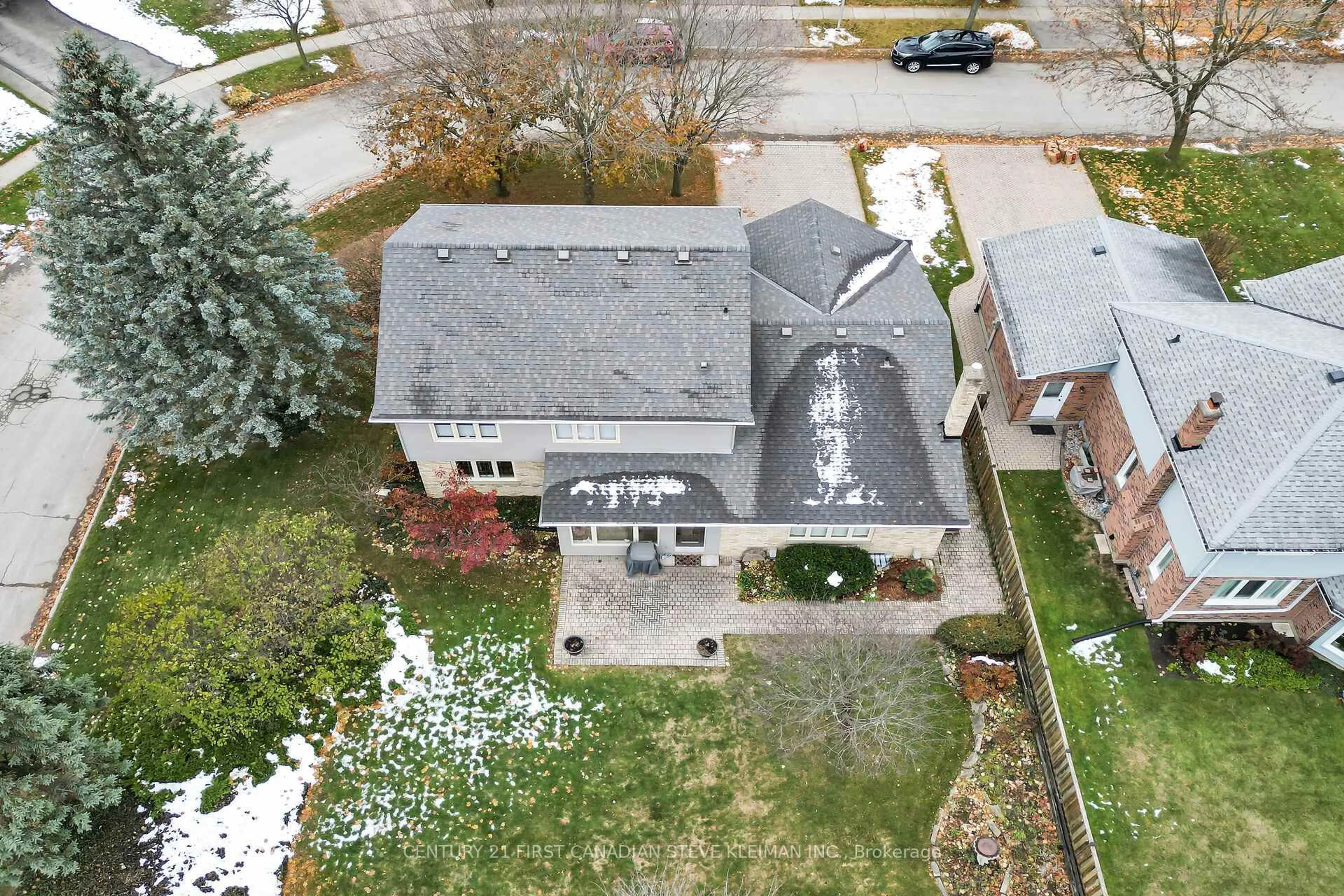 A pic from outside/outdoor area/front of a property/back of a property/a pic from drone, street for 37 Virginia Cres, London North Ontario N5X 3E7