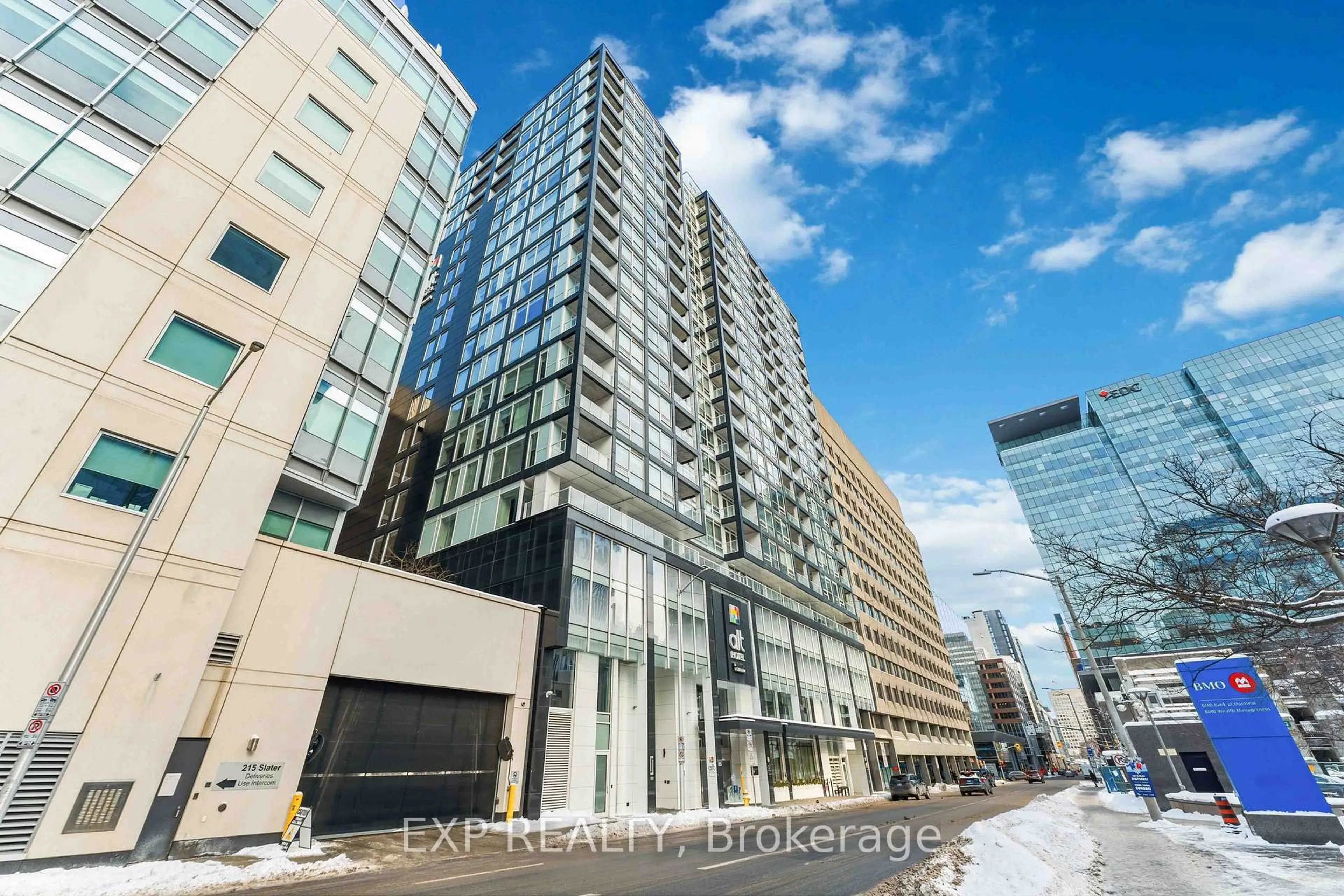 Indoor foyer for 199 Slater St #2102, Ottawa Ontario K1P 0C8