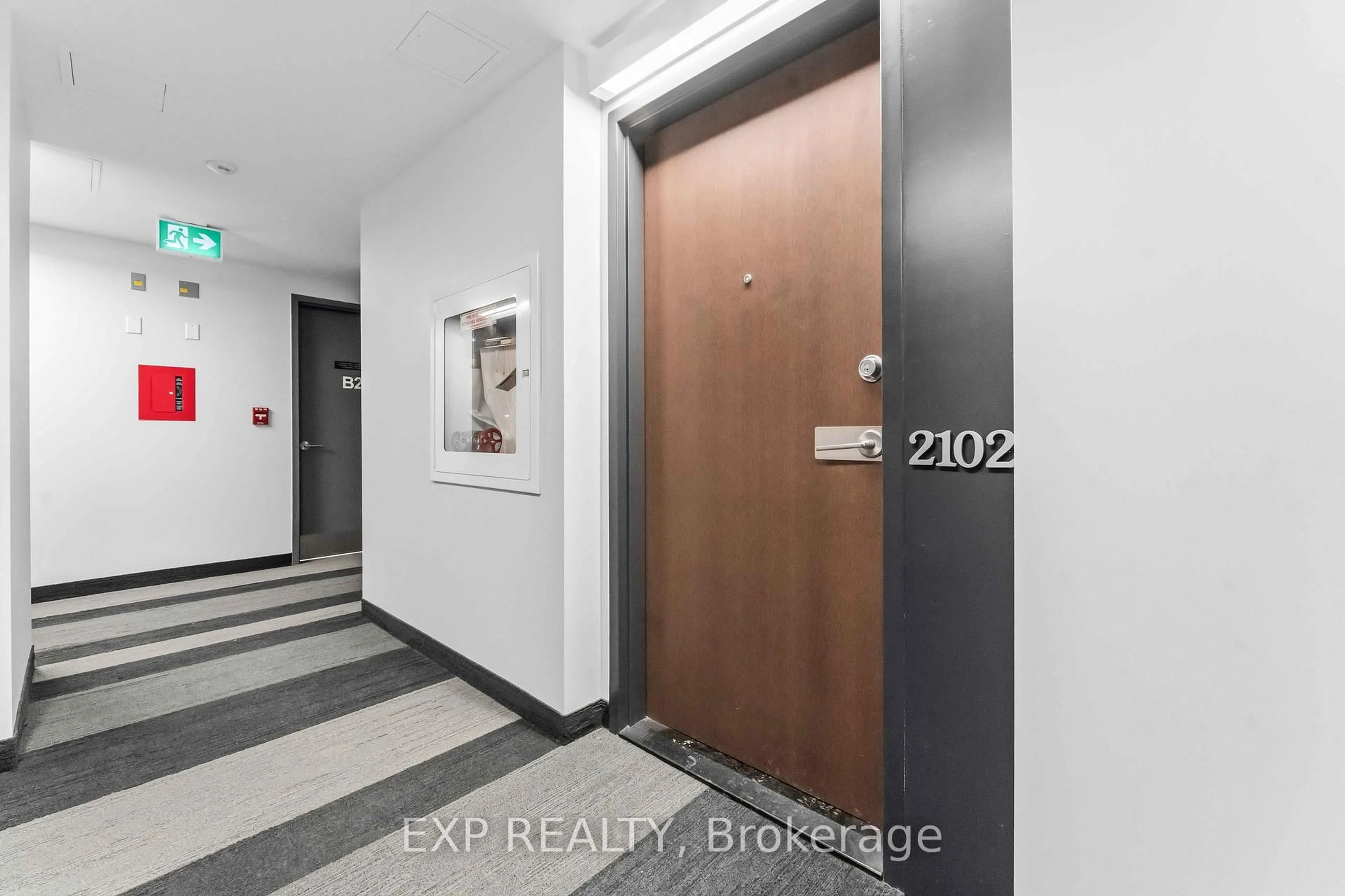 Indoor entryway for 199 Slater St #2102, Ottawa Ontario K1P 0C8