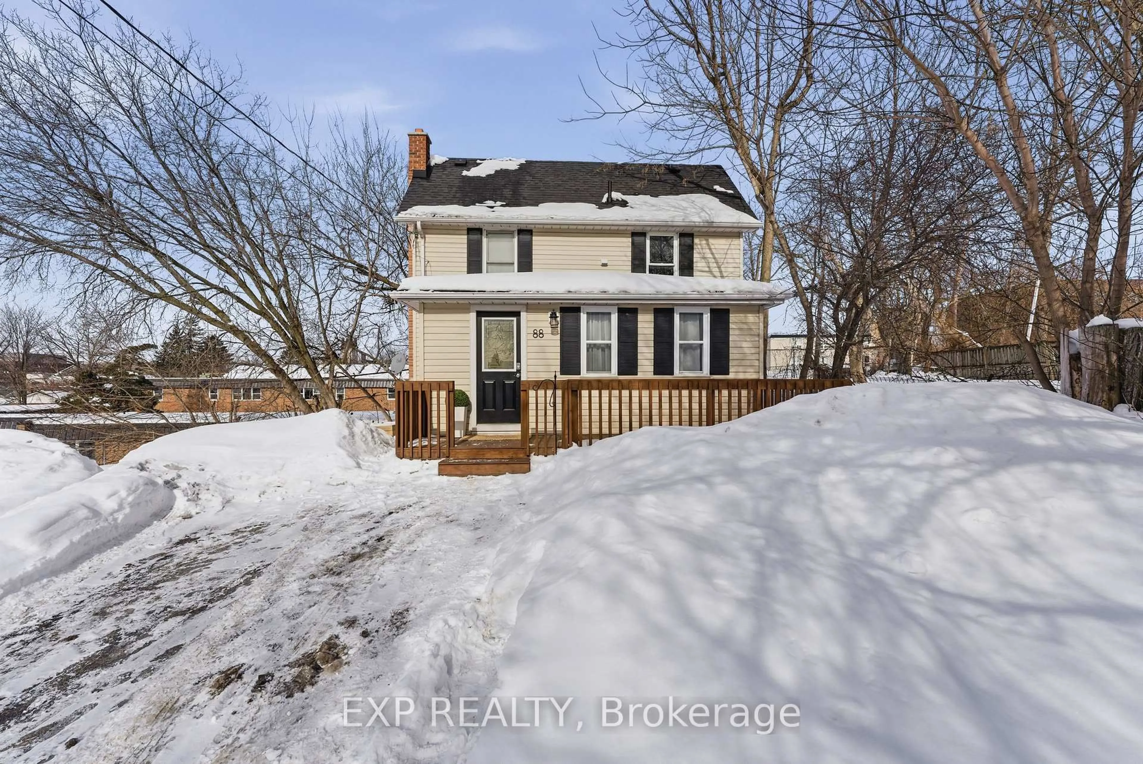 A pic from outside/outdoor area/front of a property/back of a property/a pic from drone, street for 88 Dundas St, Belleville Ontario K8N 1C1