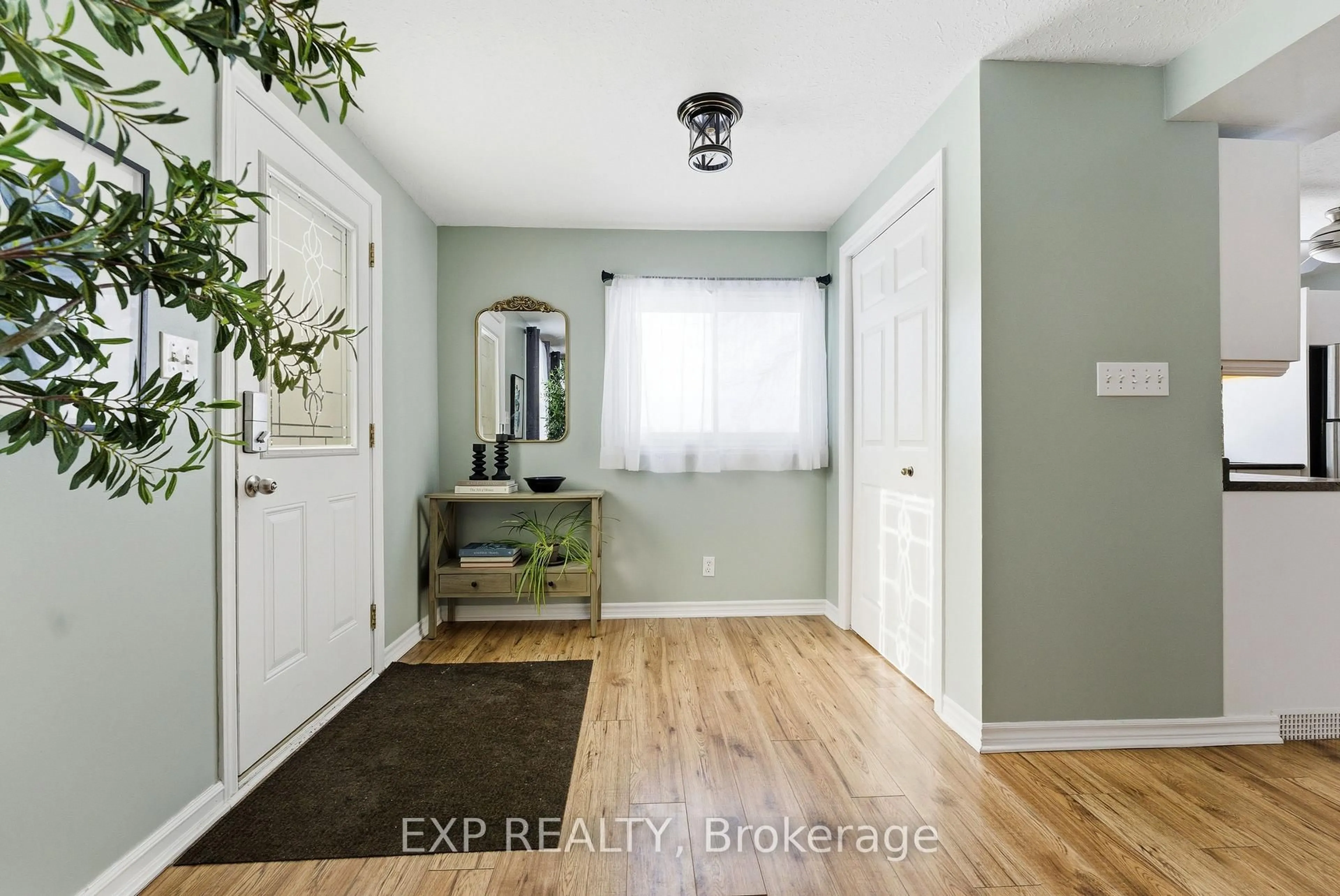 Indoor entryway for 88 Dundas St, Belleville Ontario K8N 1C1