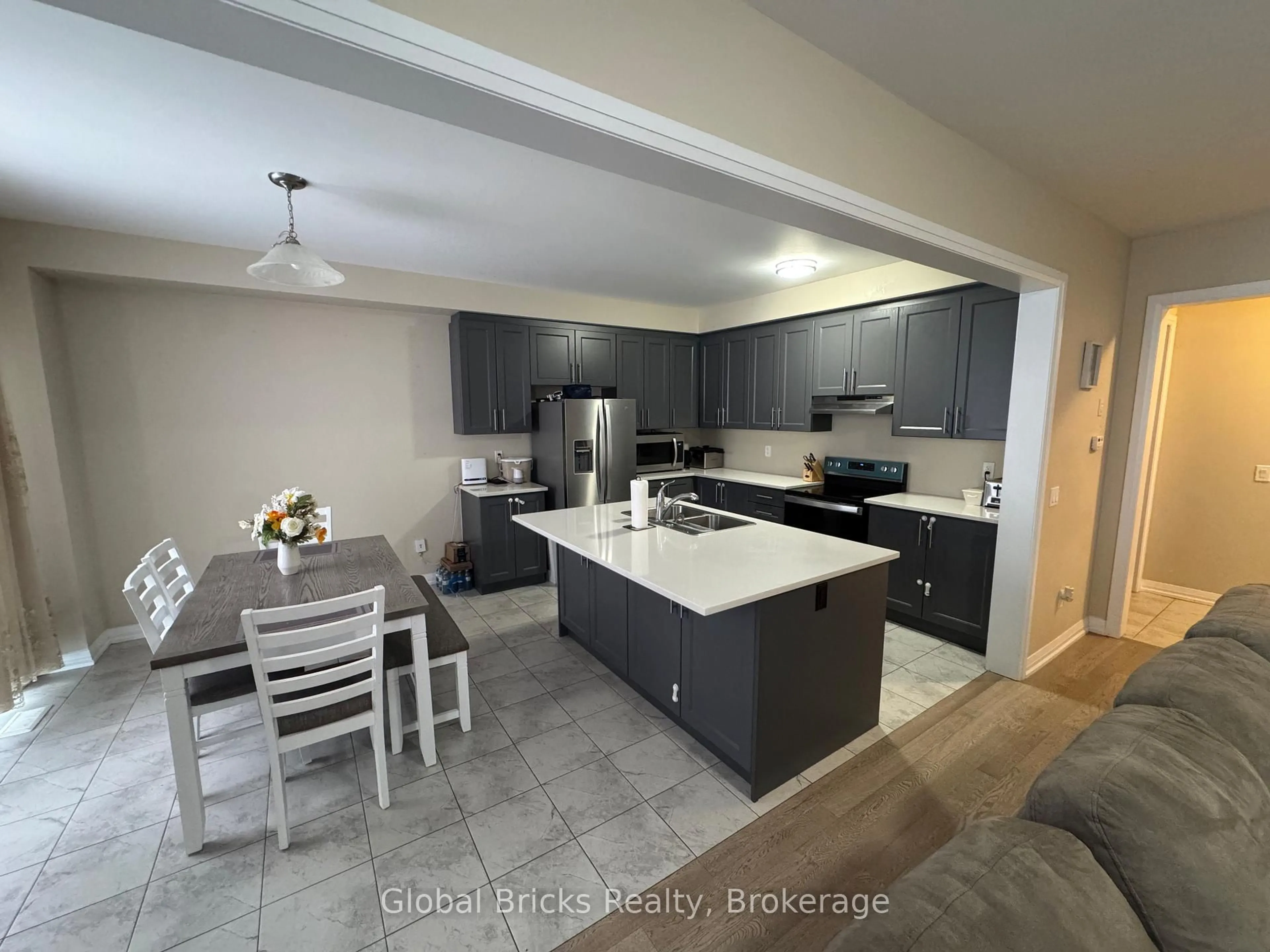 Open concept kitchen, unknown for 763 Sobeski Ave, Woodstock Ontario N4S 7W2