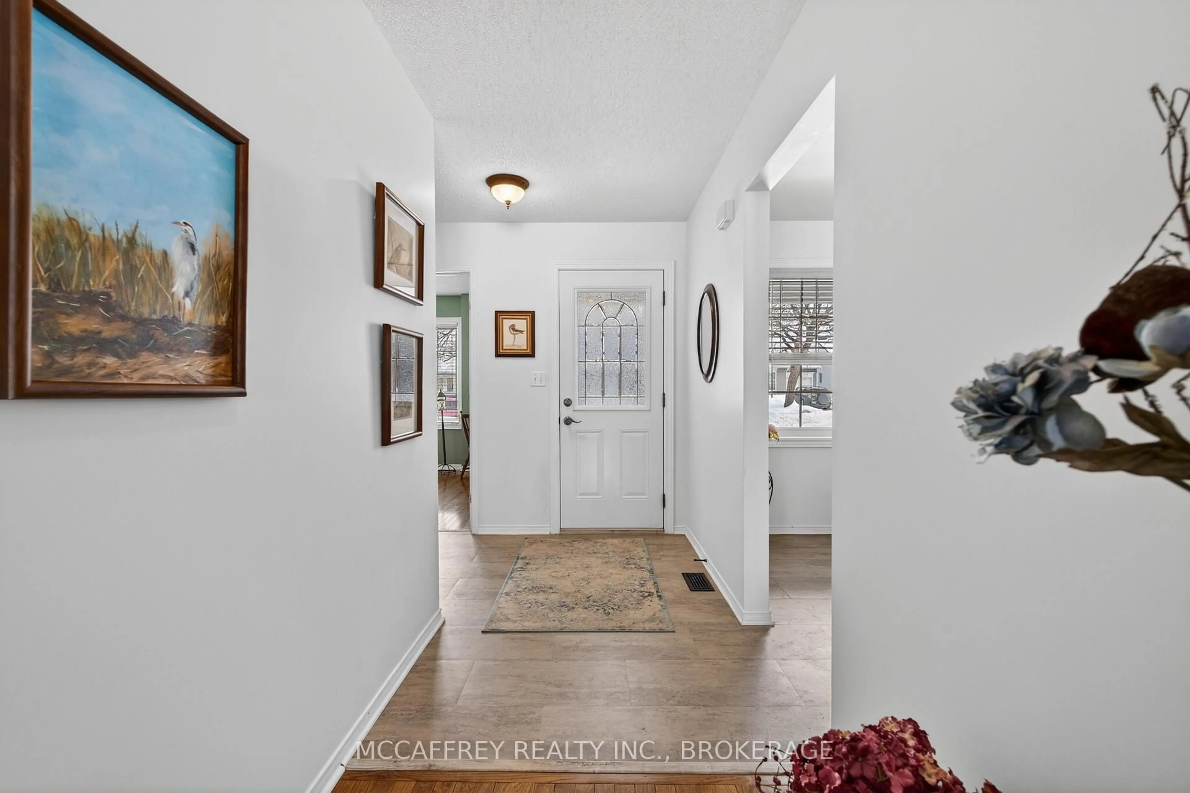 Indoor entryway for 15 Abbey Dawn Dr, Bath Ontario K0H 1G0